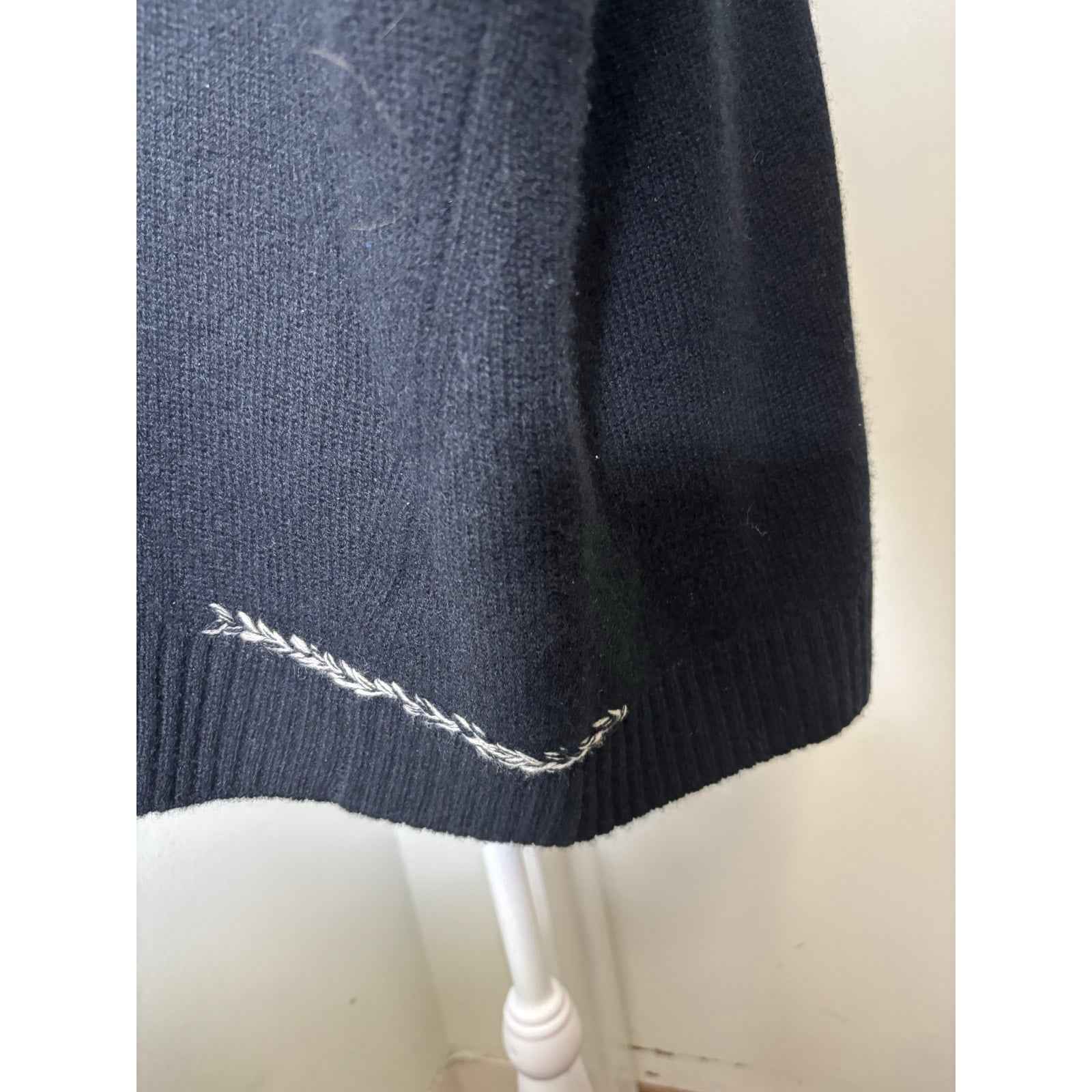 Lisa Todd Black Cashmere Sleeveless Turtle Neck Sz L