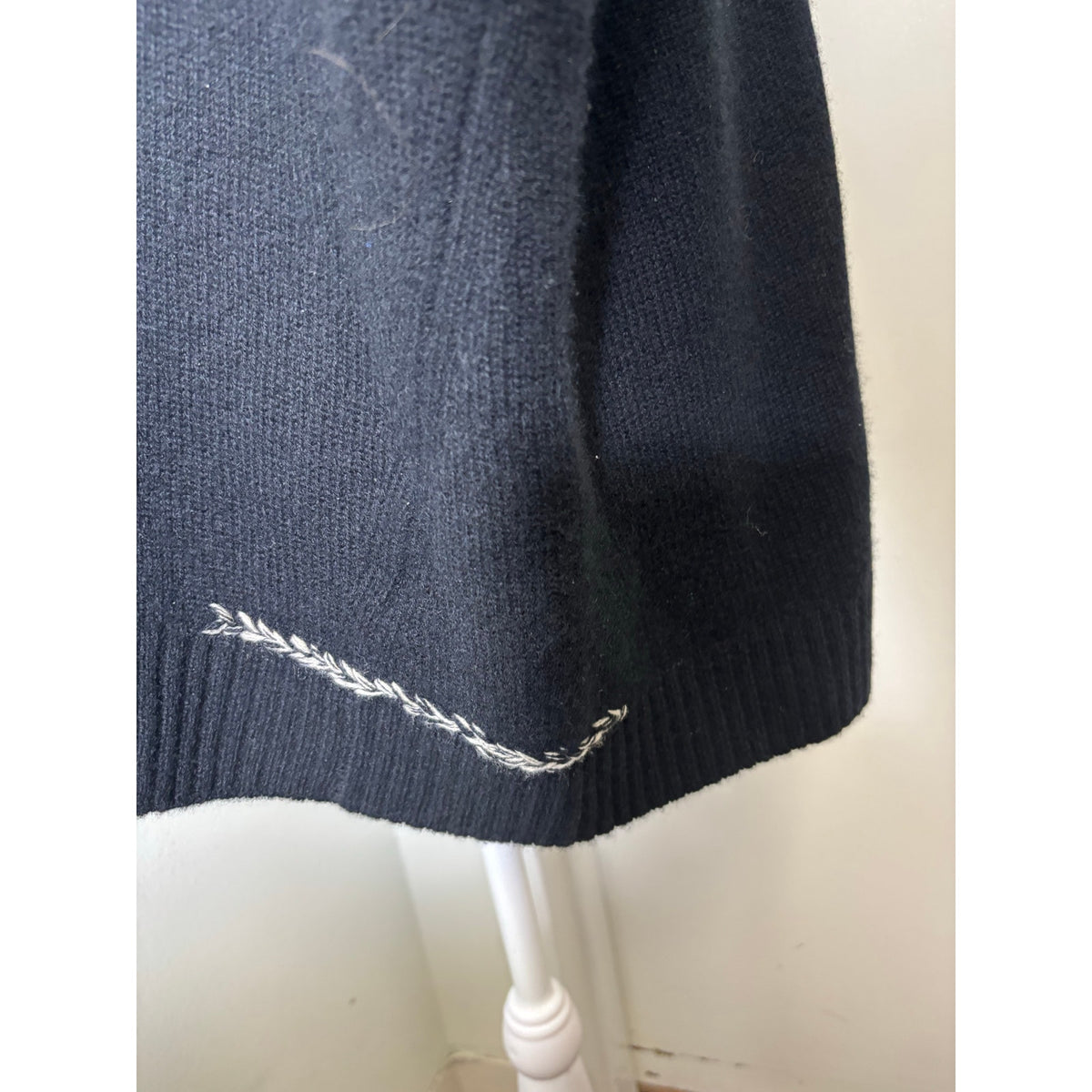 Lisa Todd Black Cashmere Sleeveless Turtle Neck Sz L