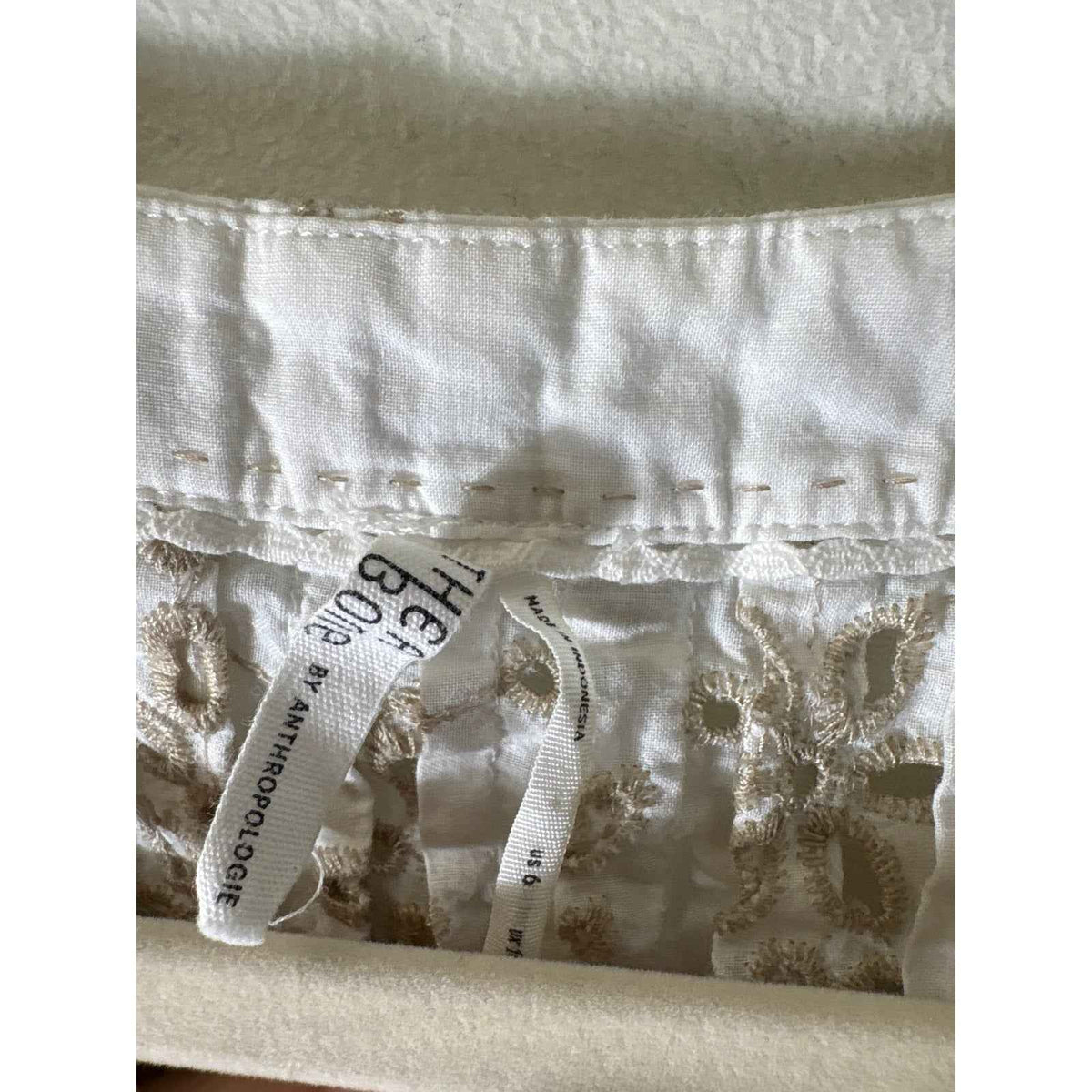 Feather and Bone Off White Tan Eyelet Half Sleeve Button Up V-Neck Shirt Sz 6