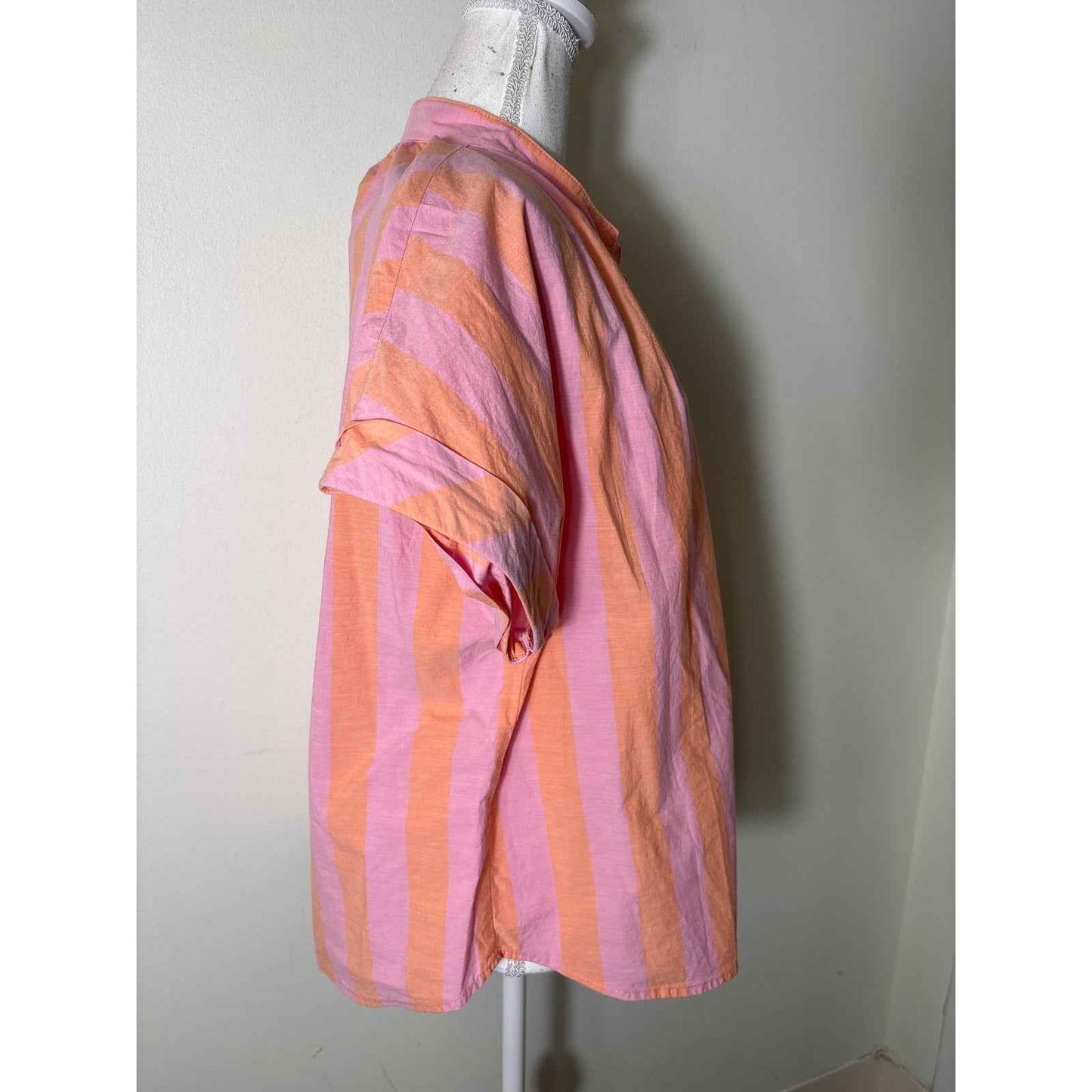 Finley Orange and Pink V Neck Short Sleeve Shirt Sz M