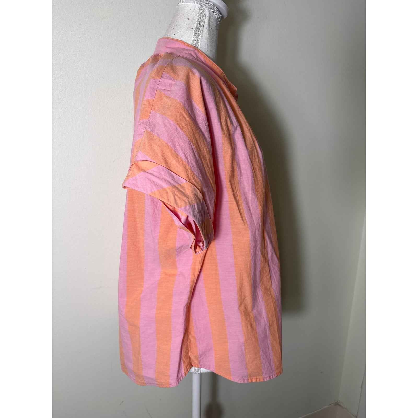 Finley Orange and Pink V Neck Short Sleeve Shirt Sz M