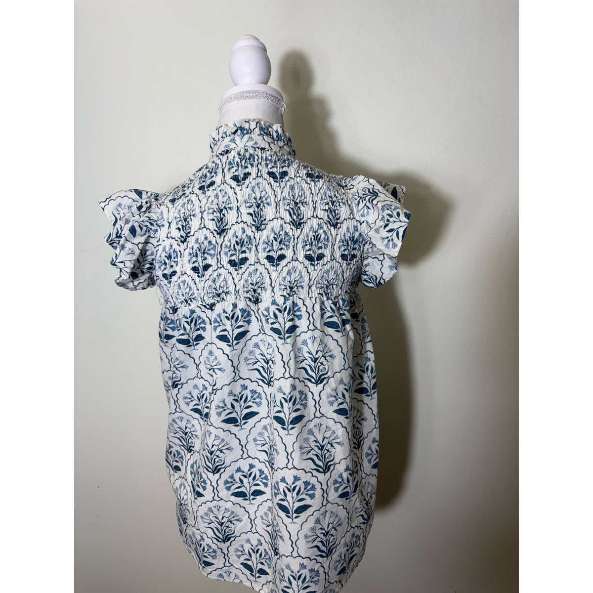 Marigold Blue and White Print Flutter Sleeve Cotton Smocked Top Sz XS
