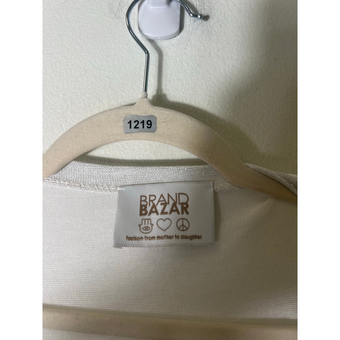 Brand Bazar White Long Sleeve V-Neck Light Weight Sweater Sz M
