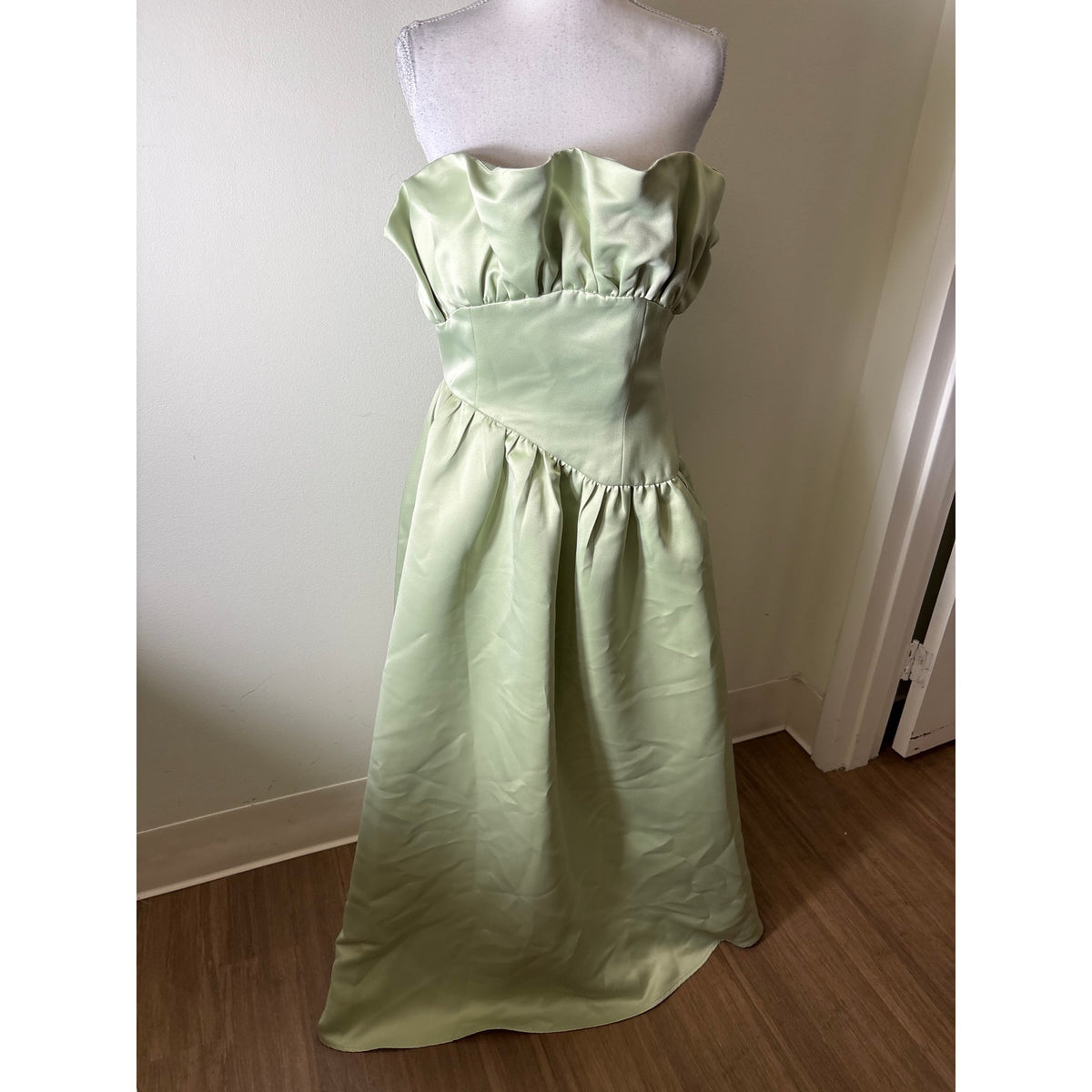 Elliatt Mint Green Strapless Ruffle Gown Sz M