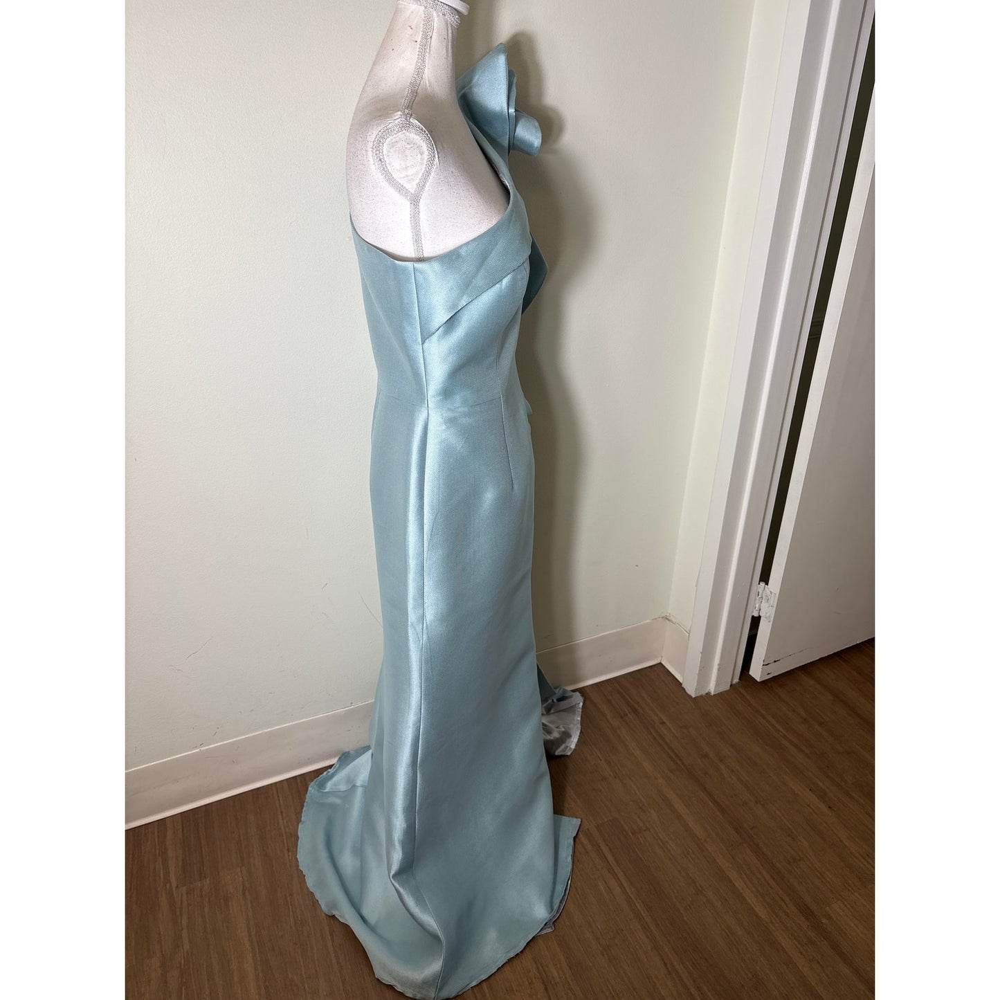 Frascara One Ruffled Shoulder Gown sz 10