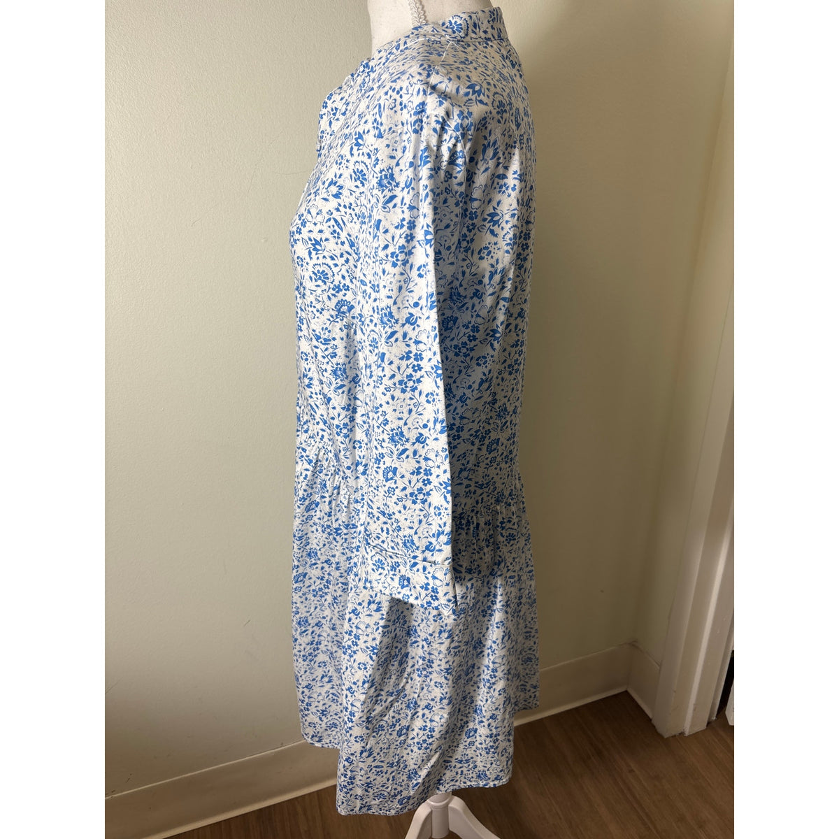 Tuckernuck White Blue 3/4 Sleeve Floral Knee Length Dress Sz M
