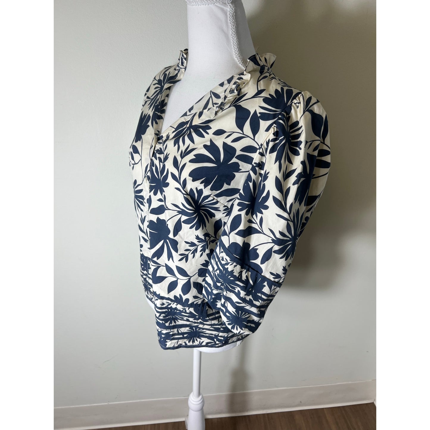 Caballero Blue & White Floral Button Up Puff Sleeve Ruffled Neck Cotton Top Sz S