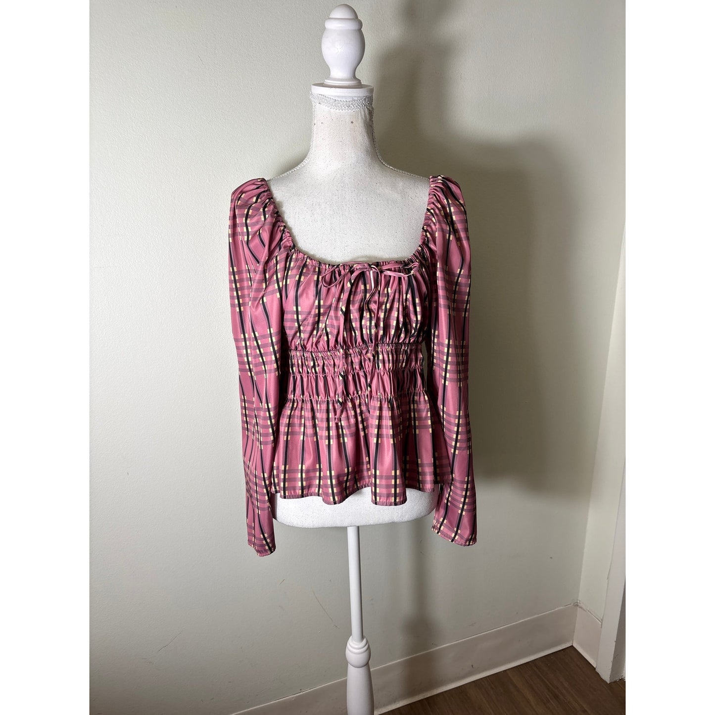 Ciao Lucia Mauve Plaid Long Sleeve Peplum Wide Neck Top Sz L