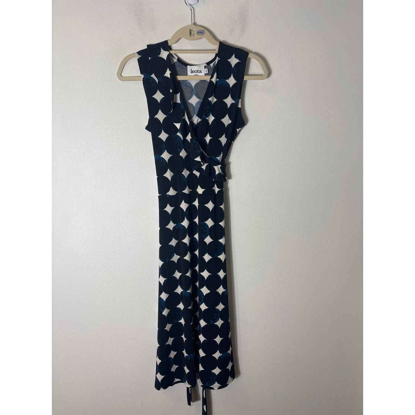 Leota Black White Sleeveless Faux Wrap Midi Dress Sz M