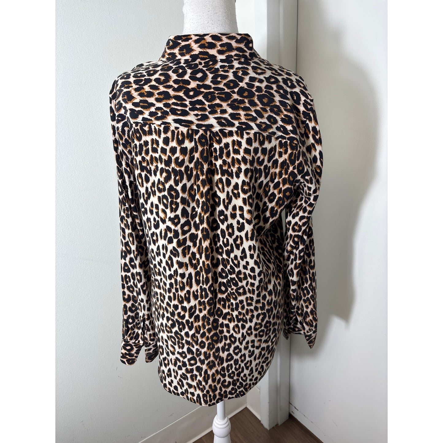 Equipment Femme Black Cheetah Print Long Sleeve Silk Button Up Shirt Sz M