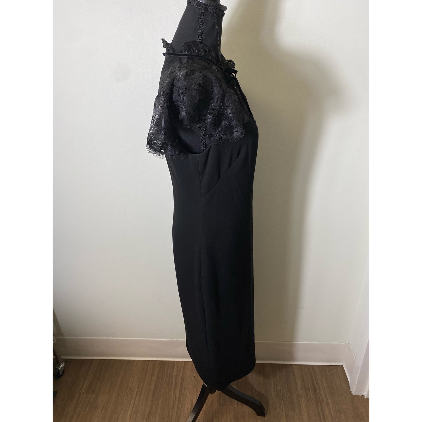 Shoshanna Black Lace Neckline Midi Sheath Dress Sz 6