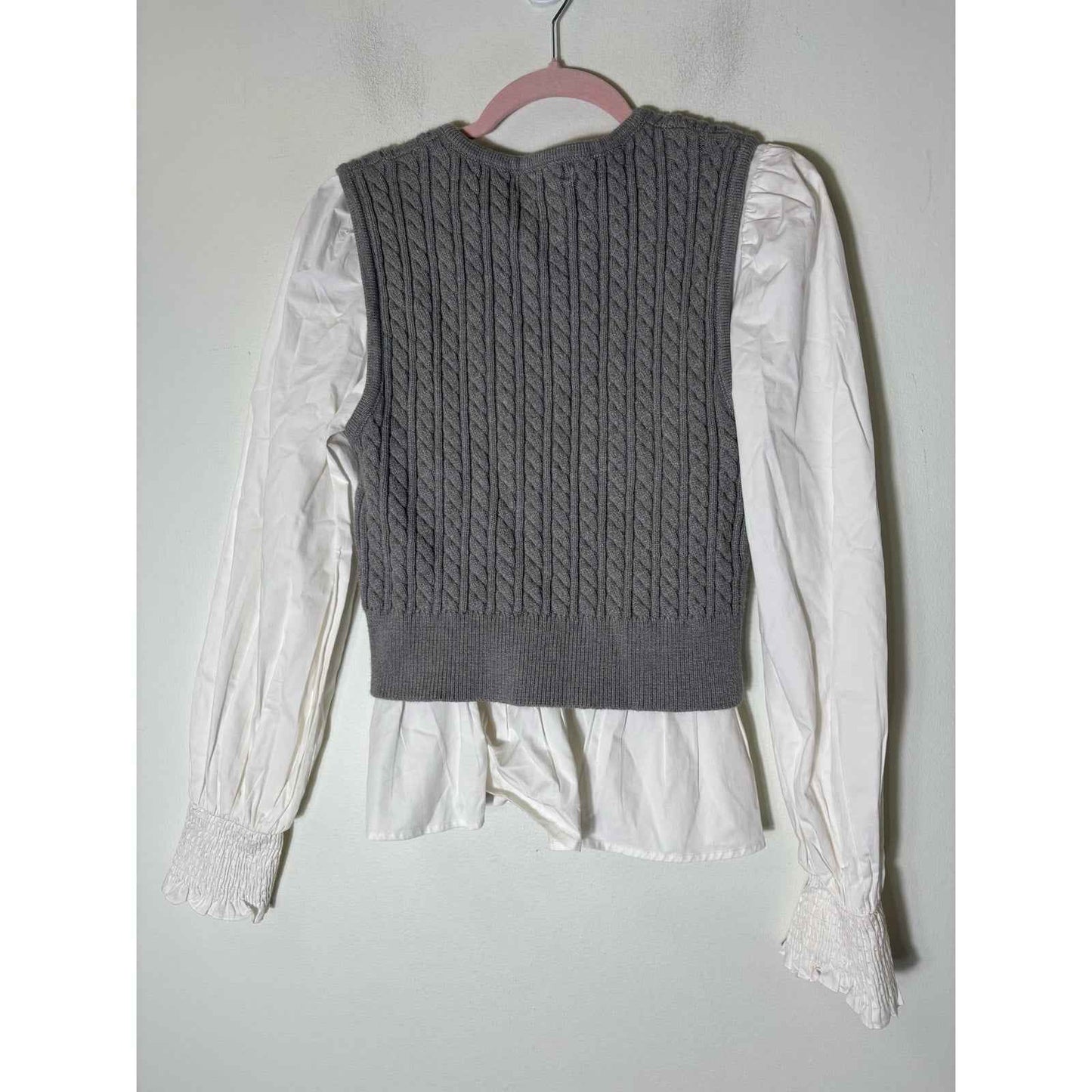 En Saison White Cotton V Neck Blouse w Gray Swater Vest Sz M (2 Pieces)