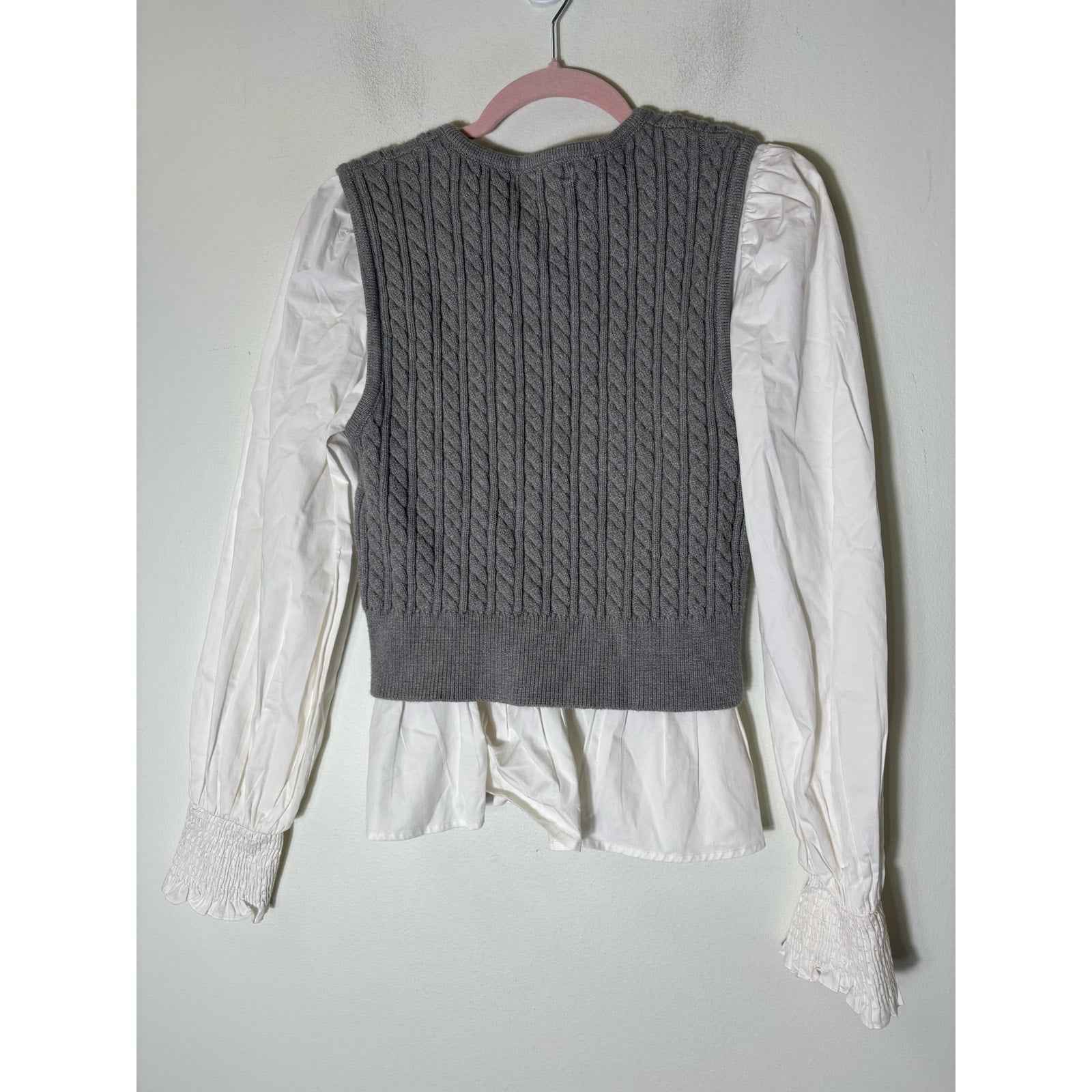 En Saison White Cotton V Neck Blouse w Gray Swater Vest Sz M (2 Pieces)