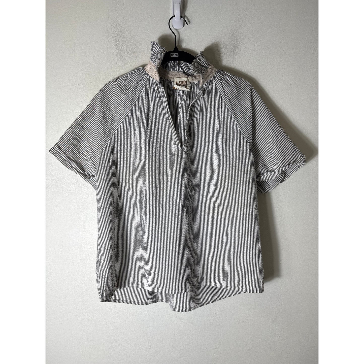 A Shirt Thing Gray and White Seer Sucker Short Sleeve Top Sz S