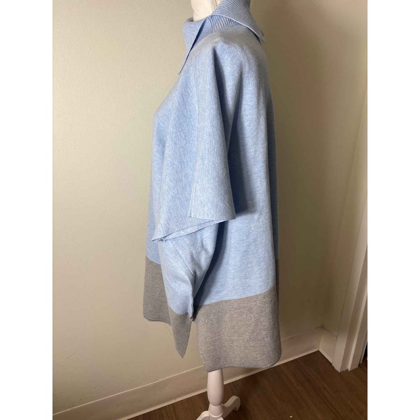 J'Envie New York Light Blue and Gray Color Block Knit Poncho Style Top Sz 1