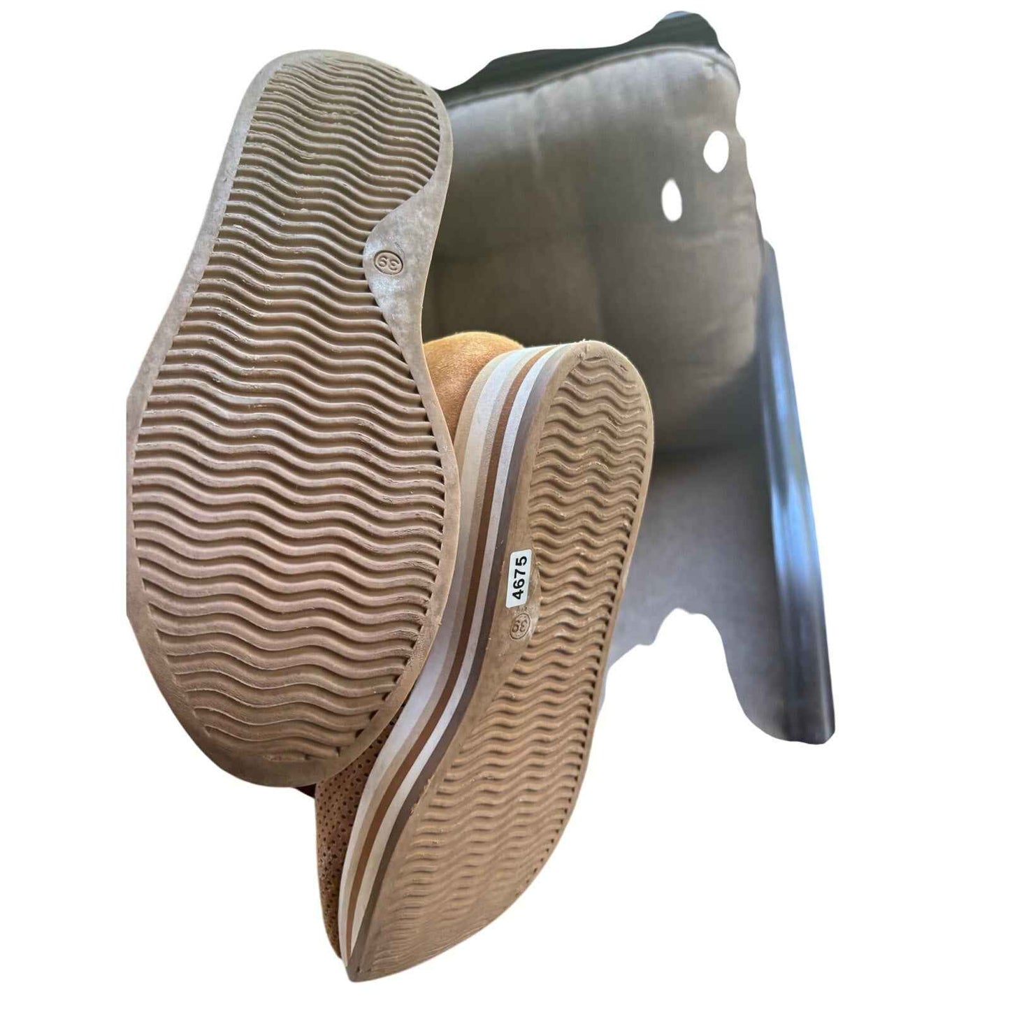 Soft Waves Tan Suede Platform Loafer with Tortoise Shell Details Sz 39