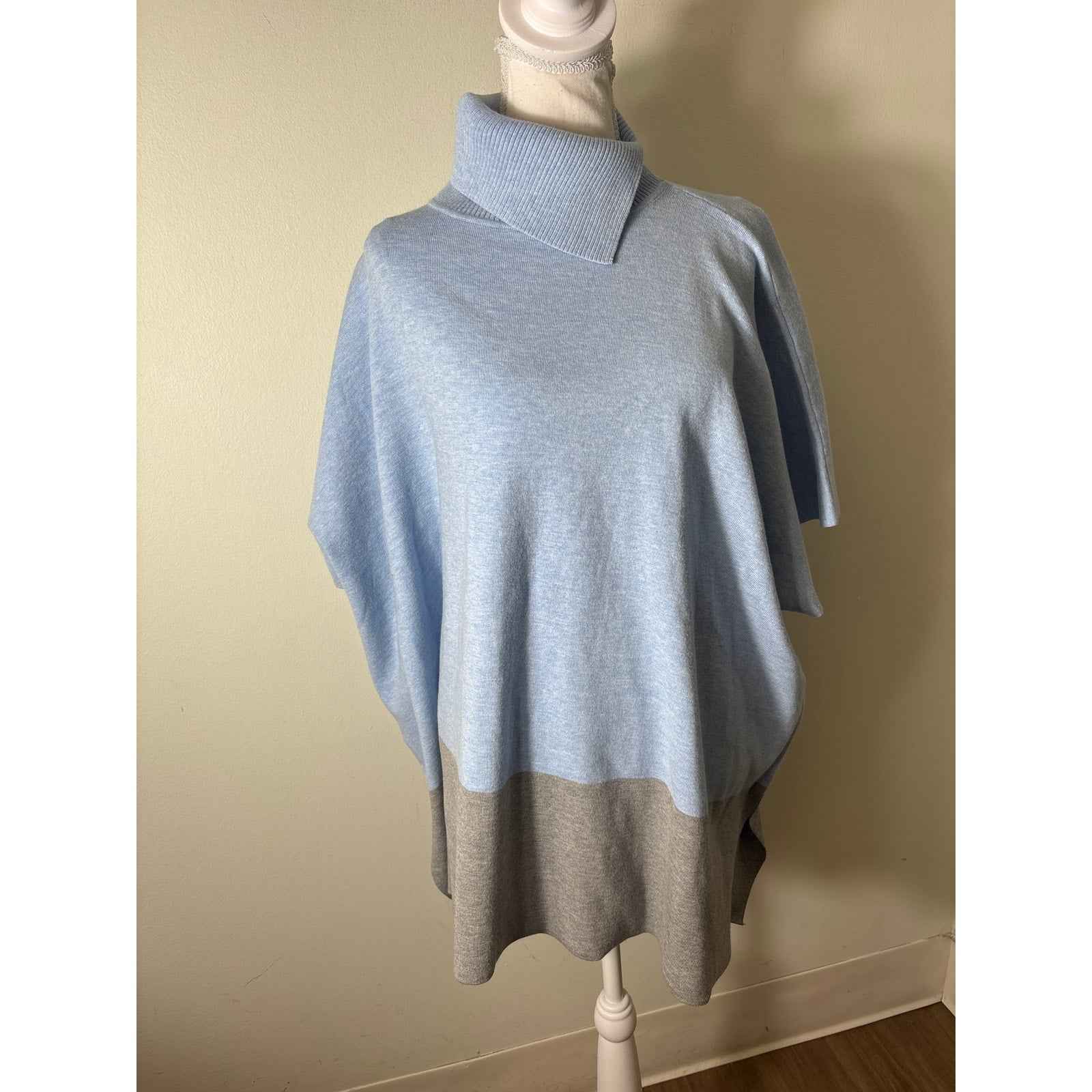 J'Envie New York Light Blue and Gray Color Block Knit Poncho Style Top Sz 1