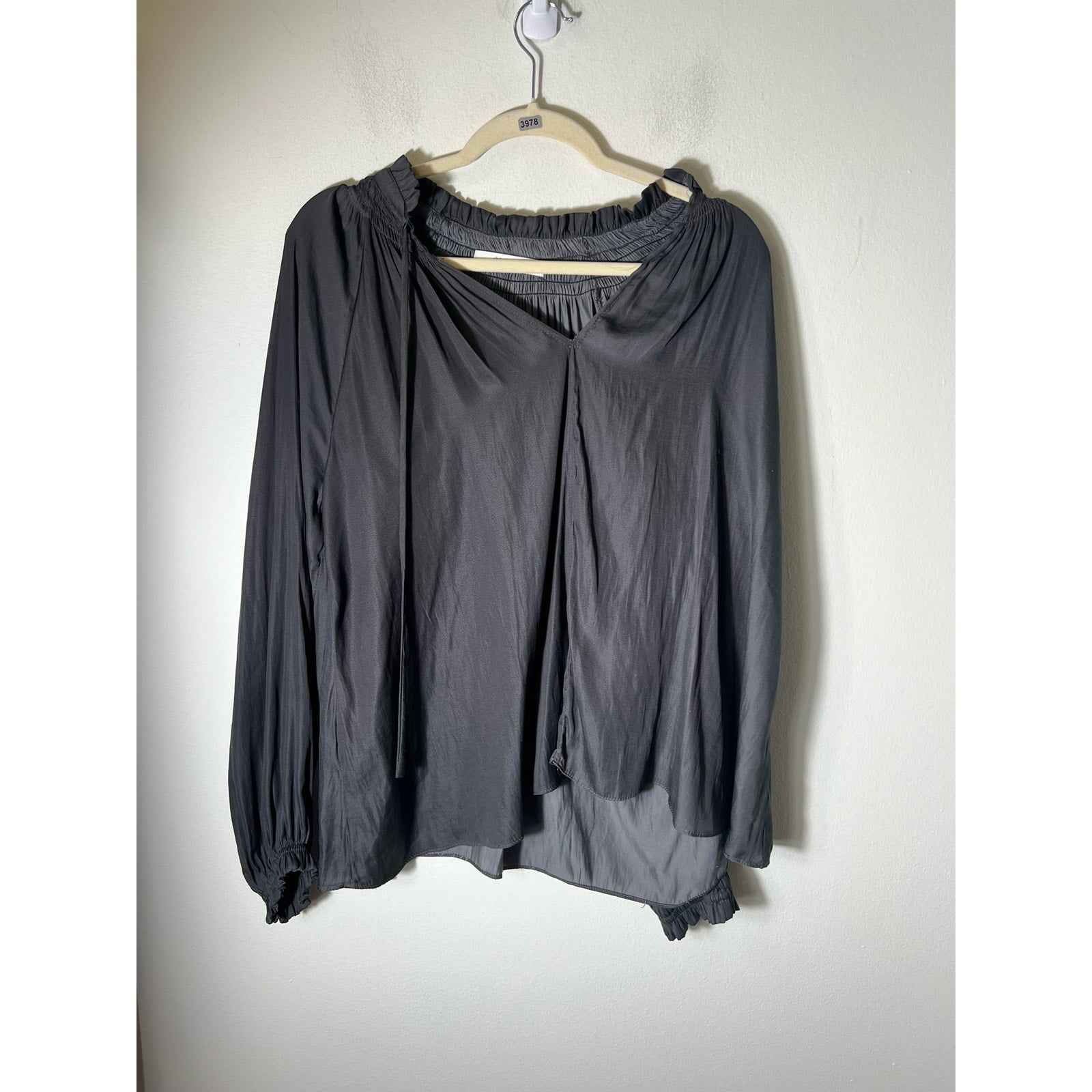 Womens Musturd Seed Gray V-Neck Blouse Sz M