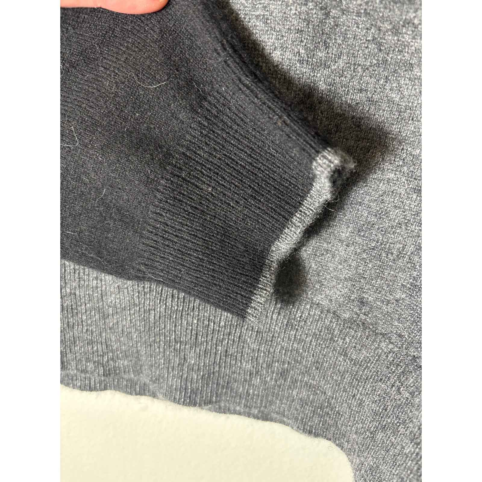 Veronica Beard Cashmere Black and Gray Sweater Sz M