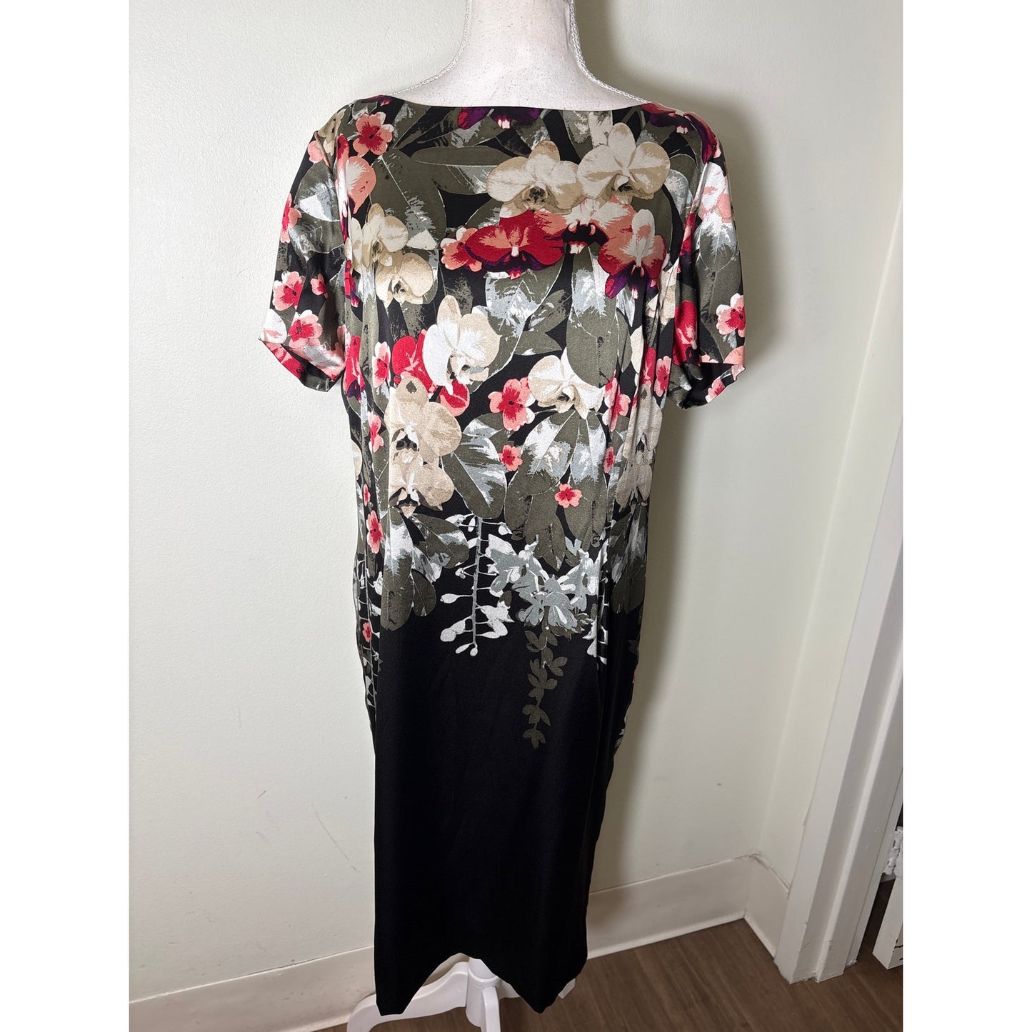 St. John Black Floral Short Sleeve Silk Midi Dress Sz 14