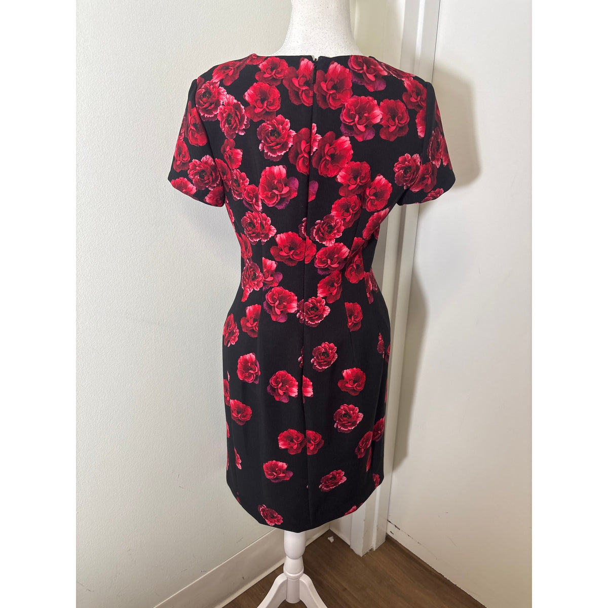 Karl Lagerfeld Paris Black with Red Rose Sheath Dress Sz 8