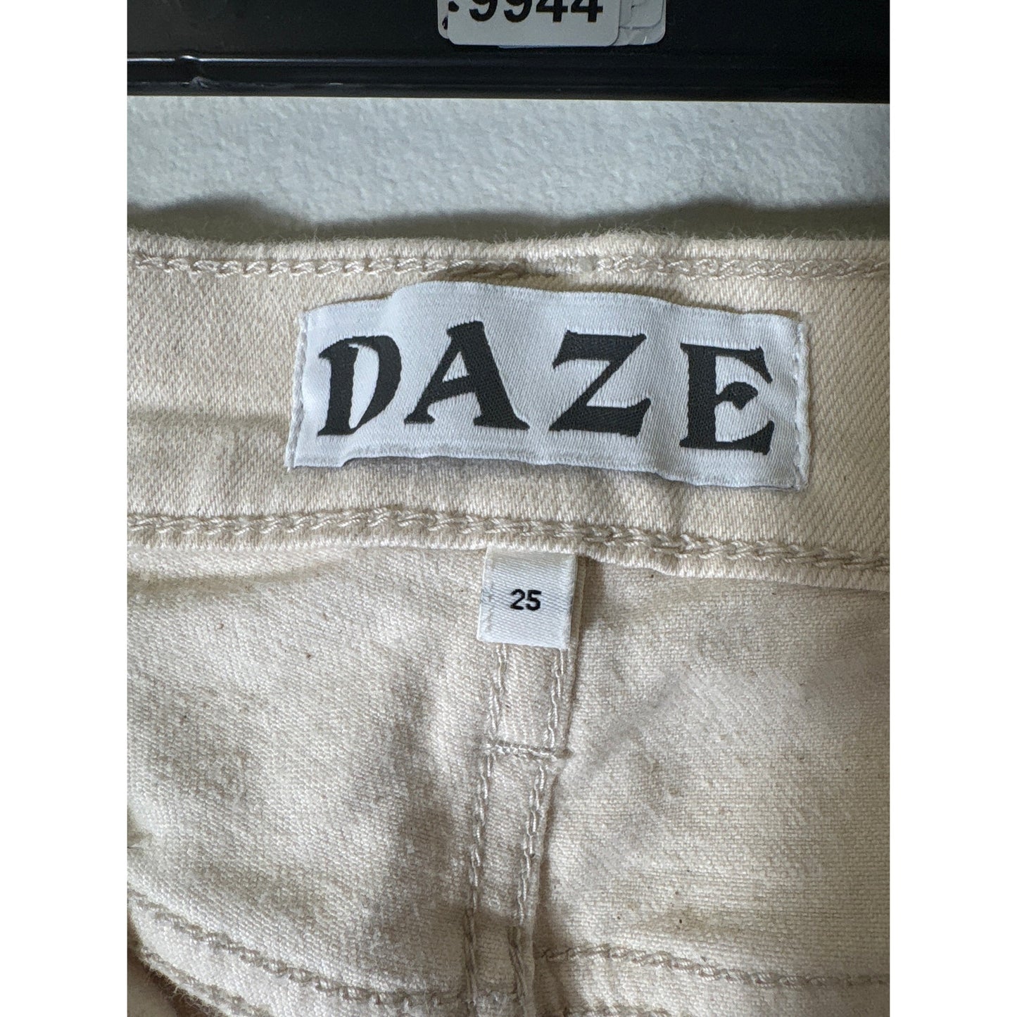 Daze Cream High Rise Raw Hemline Denim Sz 25