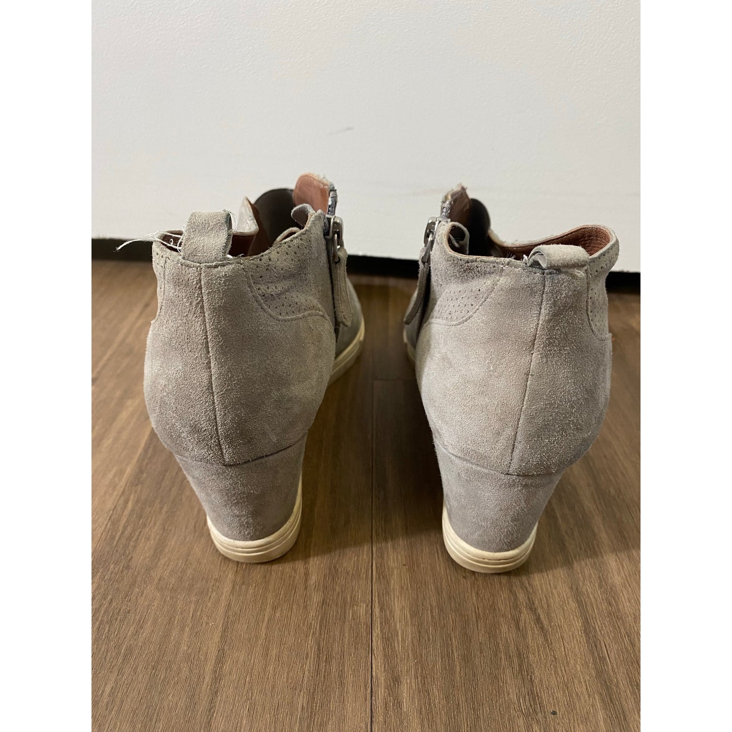 L. Paolo Gray Wedge Suede Bootie Sz 9.5