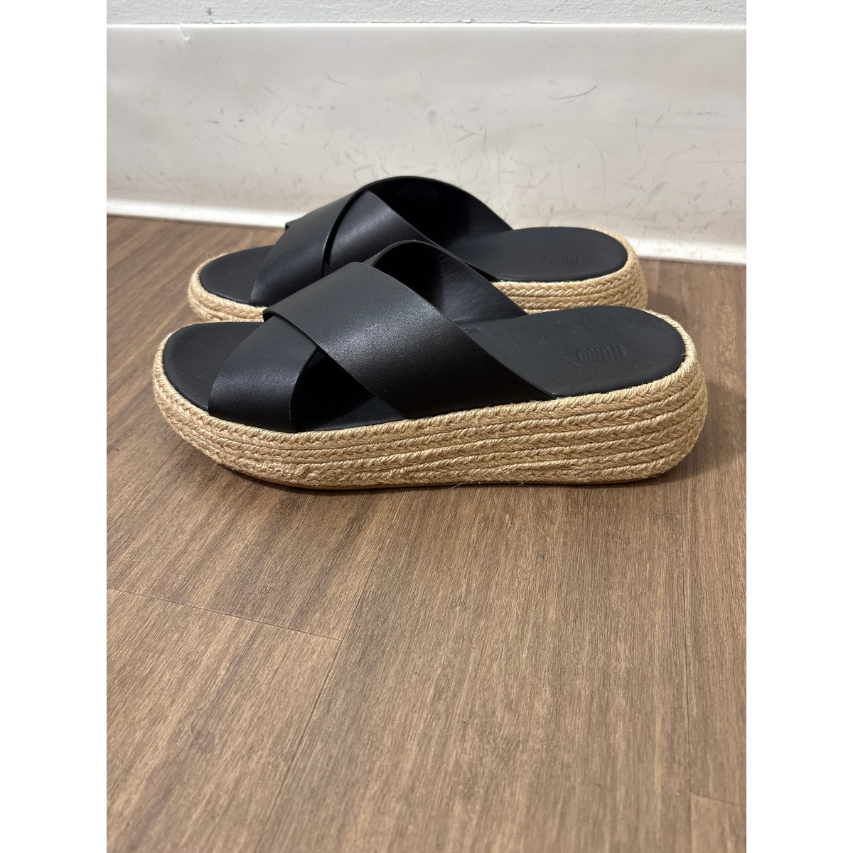 NIB Fit Flop Black Mode Espadrille Leather Platform Criss Cross Flip Flops Sz 8