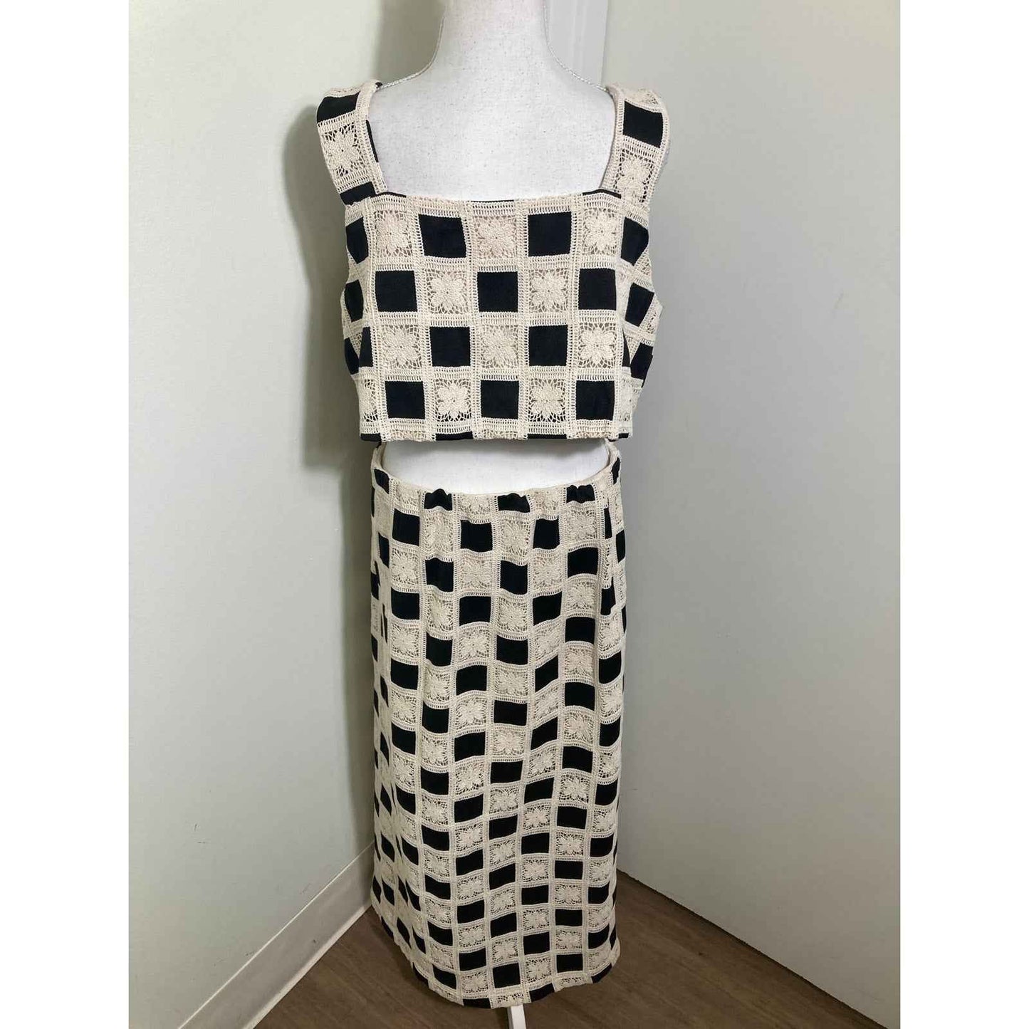 Aureum Black and Cream Crochet Top and Skirt Set Sz Large