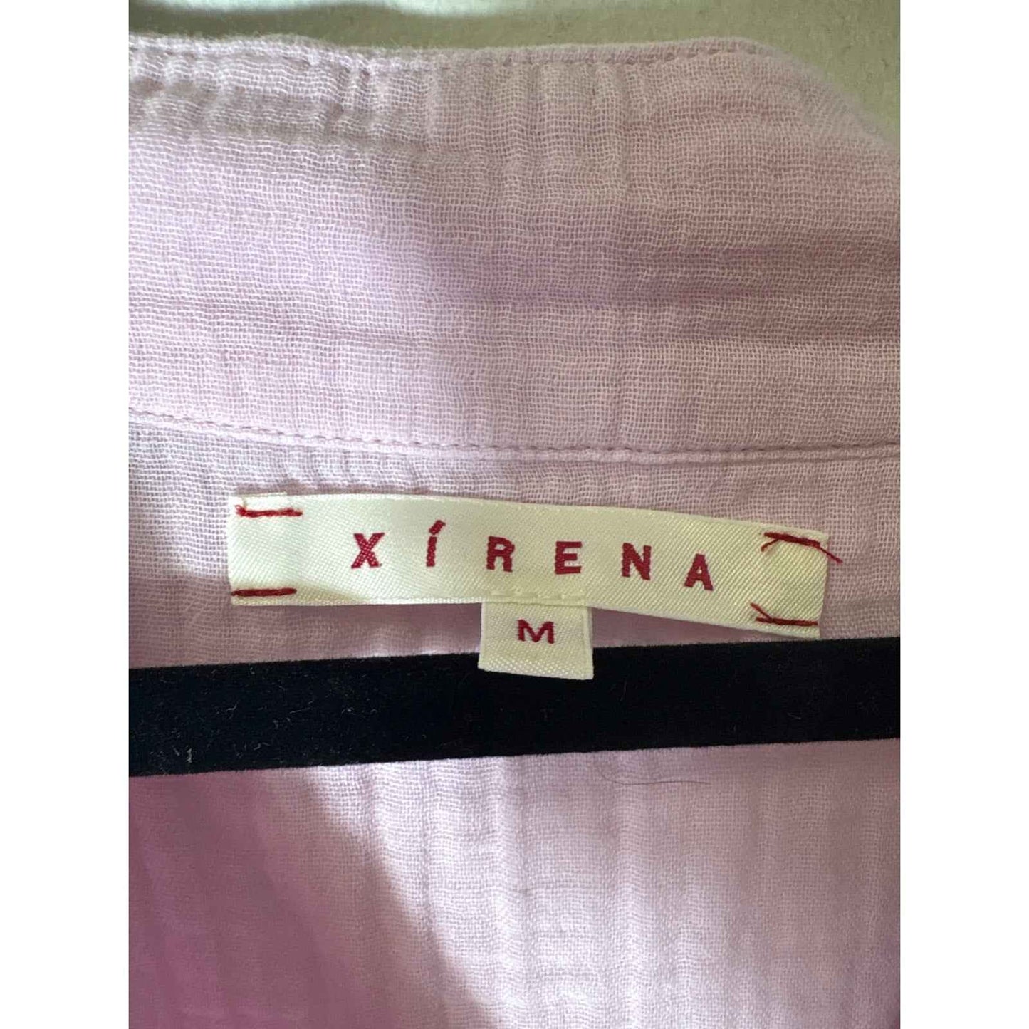 Xirena Pale Lavender Short Sleeve V-Neck Shirt Sz M