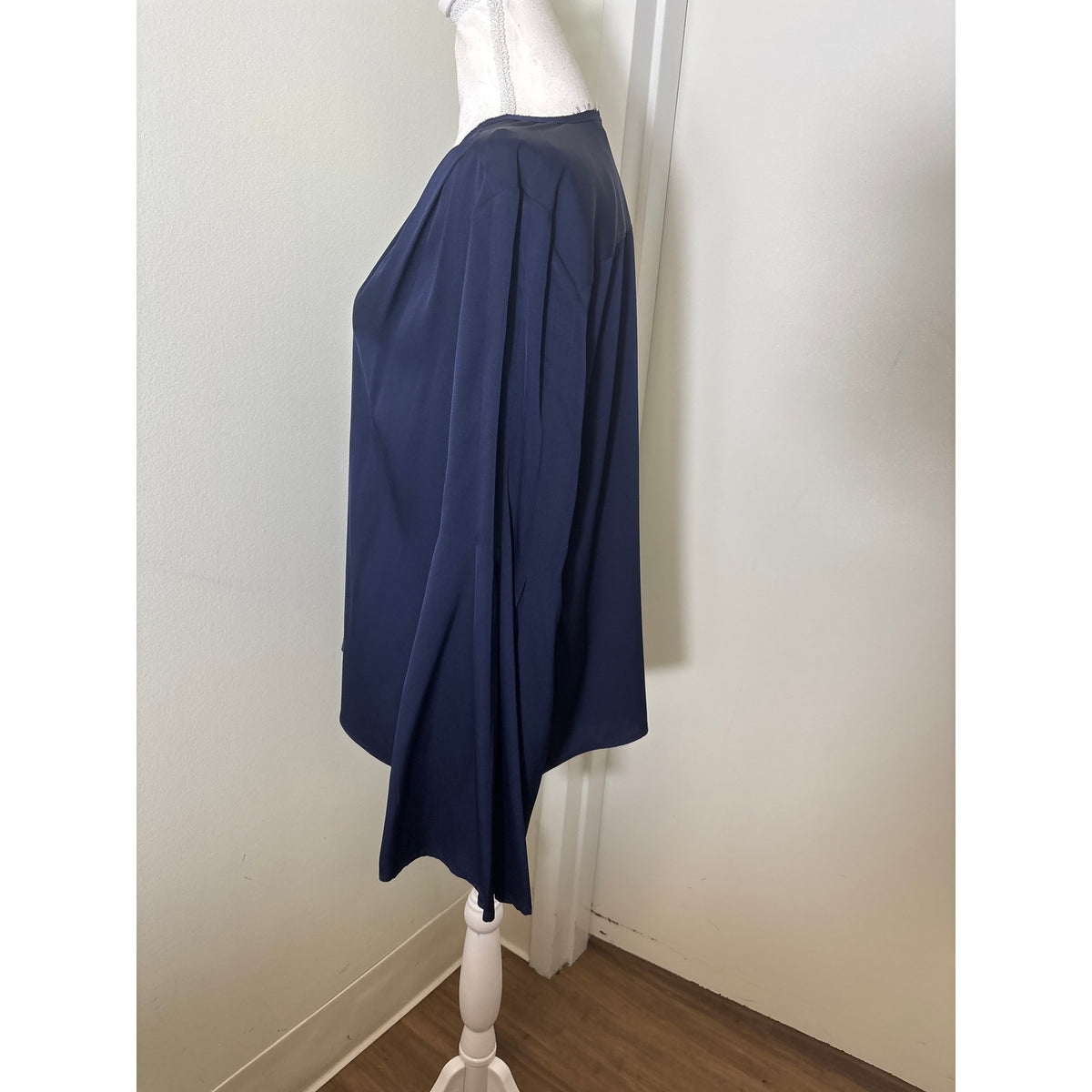 Trina Turk Navy V Neck Flowy Blouse Sz L