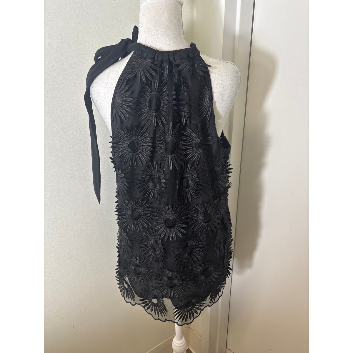 Trina Turk Black Embroidered Flowers with Lace Overlay Sz L