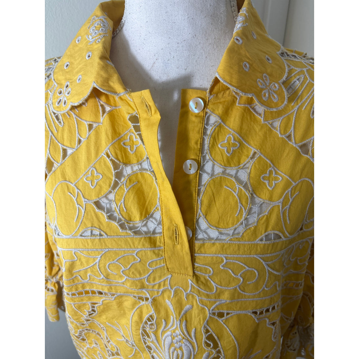 Love the Label Yellow Embroidered Puff Sleeve Top Sz M