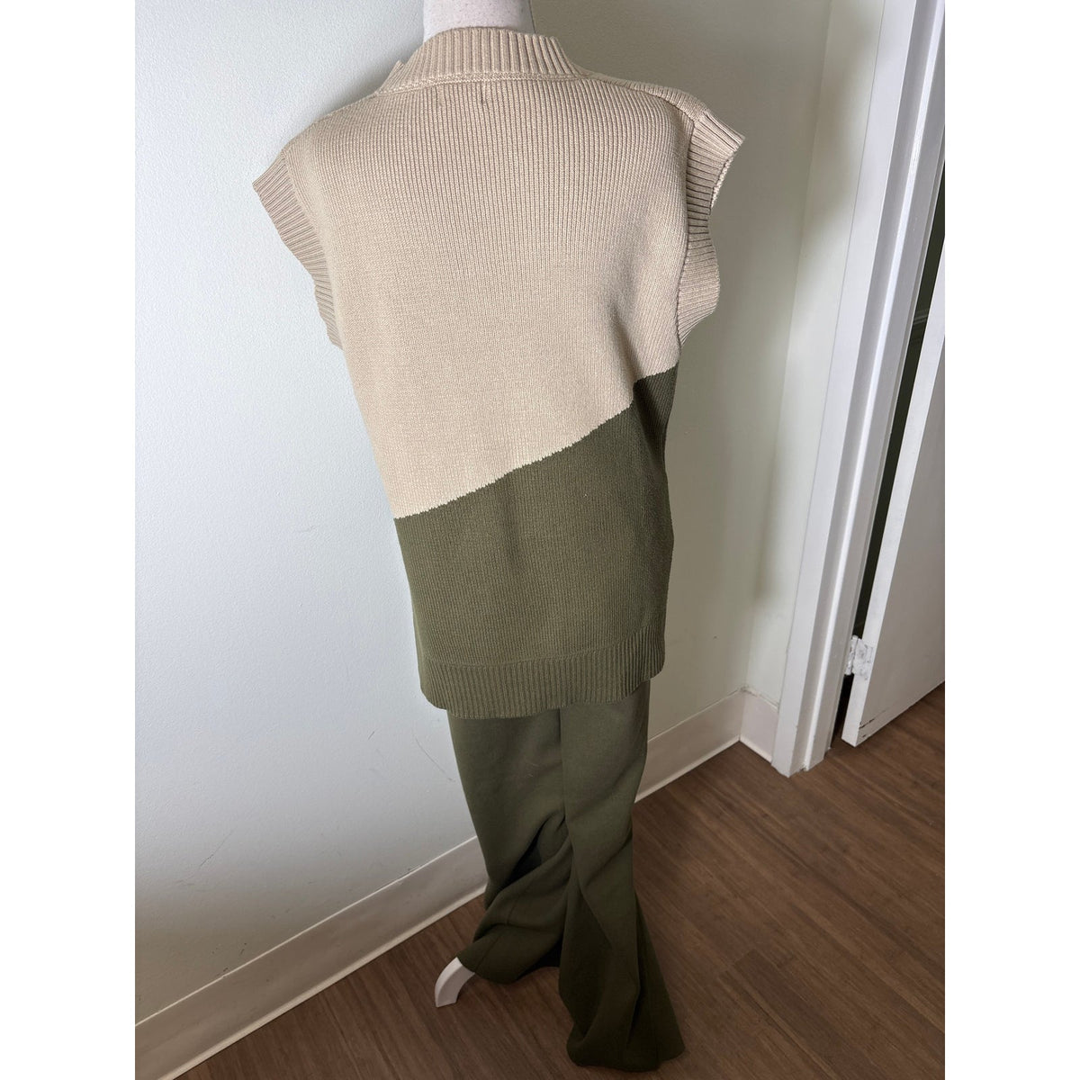 ARCAA Tan and Dark Green Colorblock Sleeveless Knit Sweater and Pants Set Sz XS