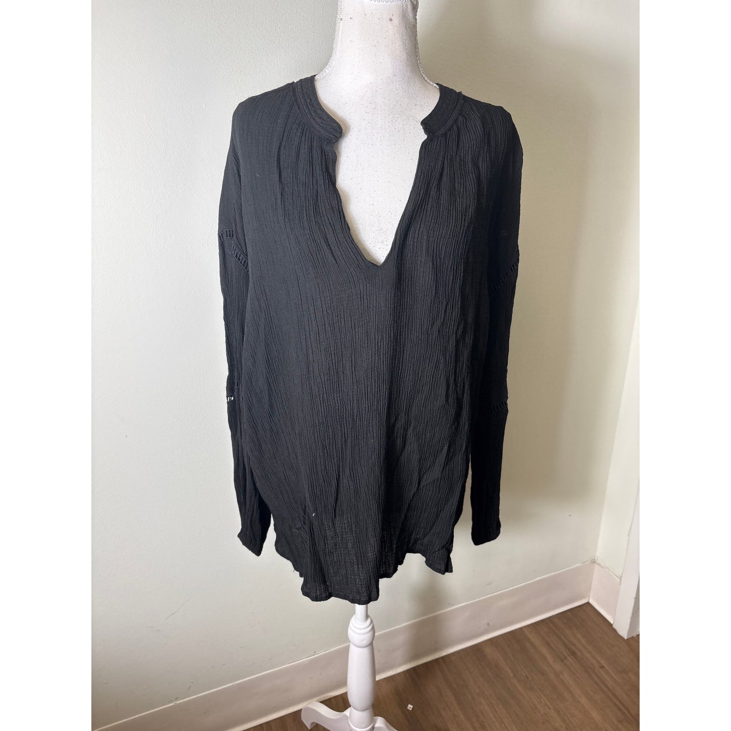 Brochu Walker Black Gauzy Long Sleeve V Neck Top Sz L
