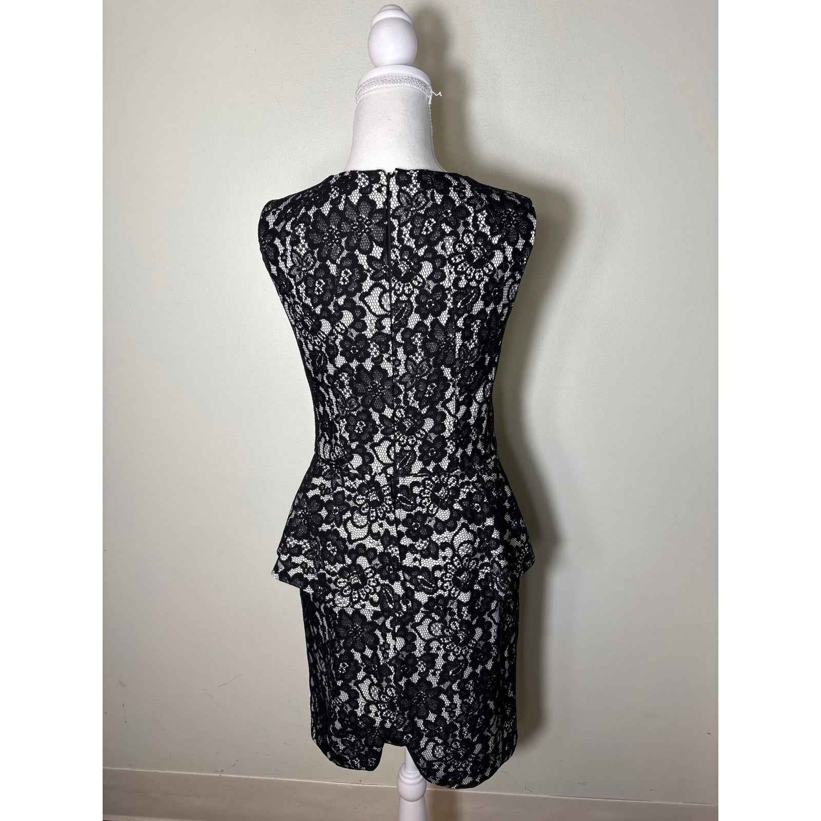 Shoshanna White Black Lace Peplum Knee Length Sleeveless Dress Sz 4