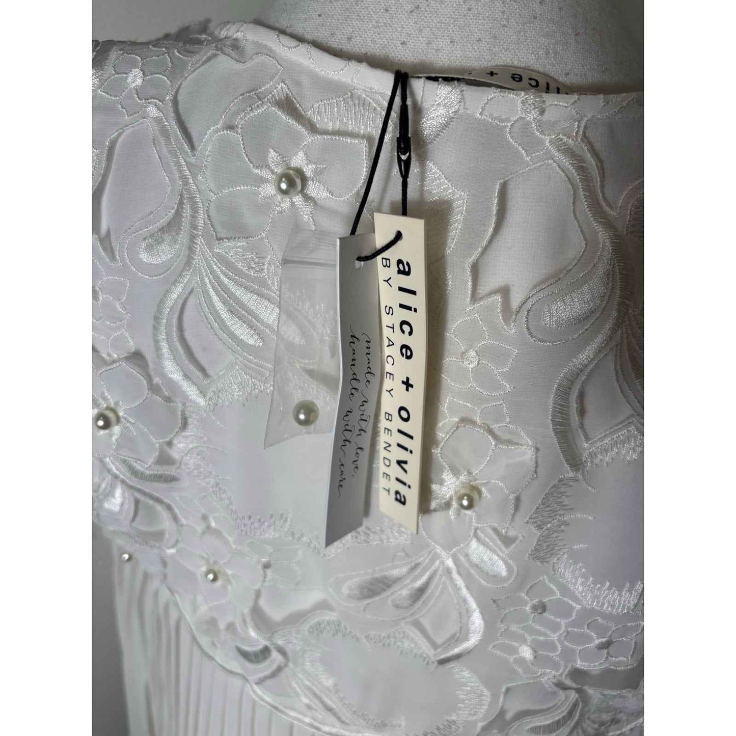 NWT Alice + Olivia White Sleeveless Pleated Beaded Top Sz M