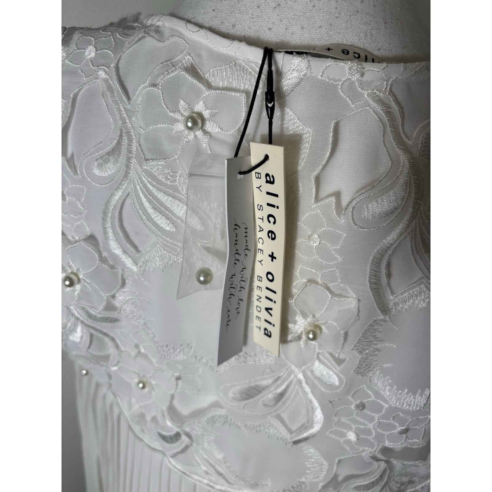 NWT Alice + Olivia White Sleeveless Pleated Beaded Top Sz M