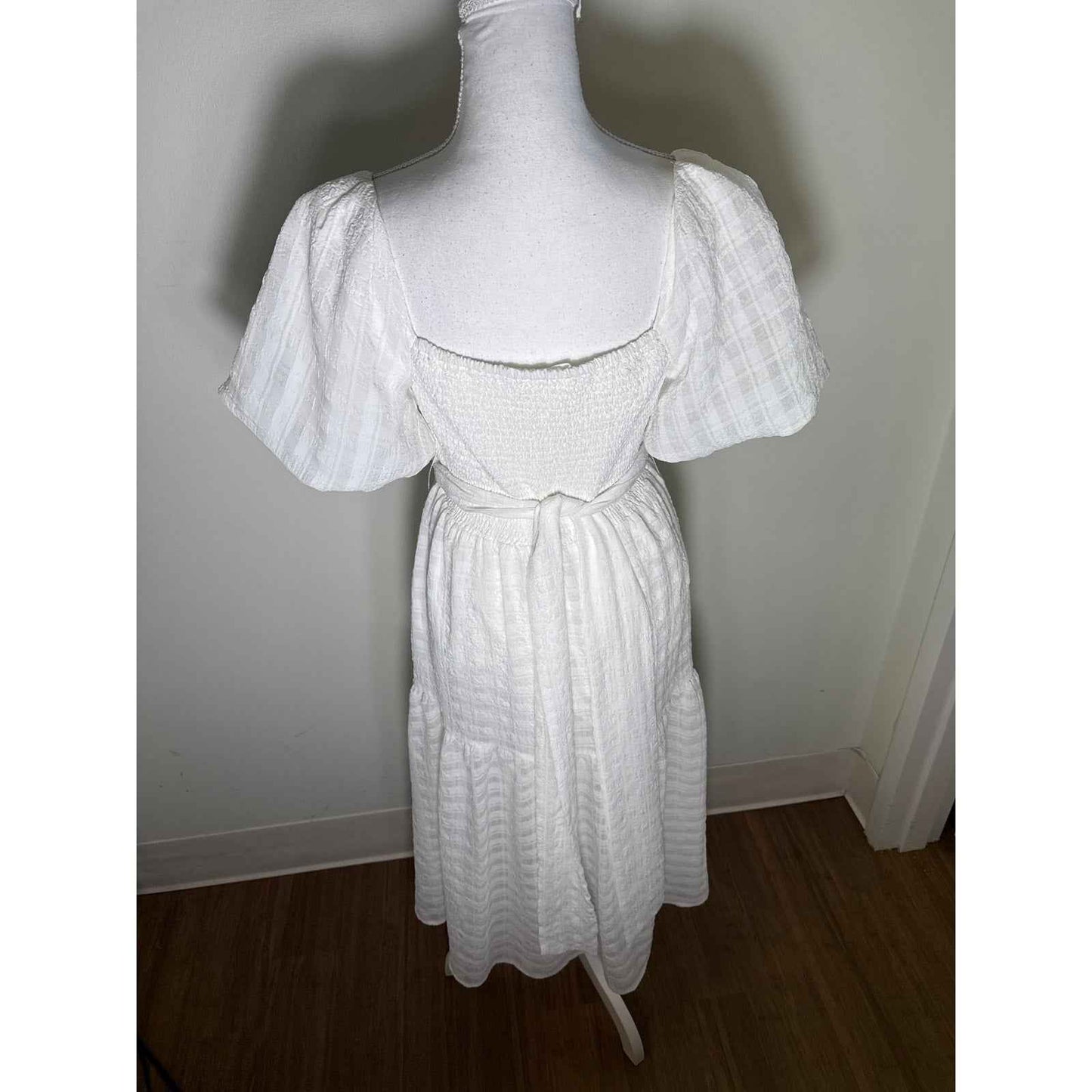 ASTR the Label White Puff sleeve Smocked Dress Ties at the Waist Sz S