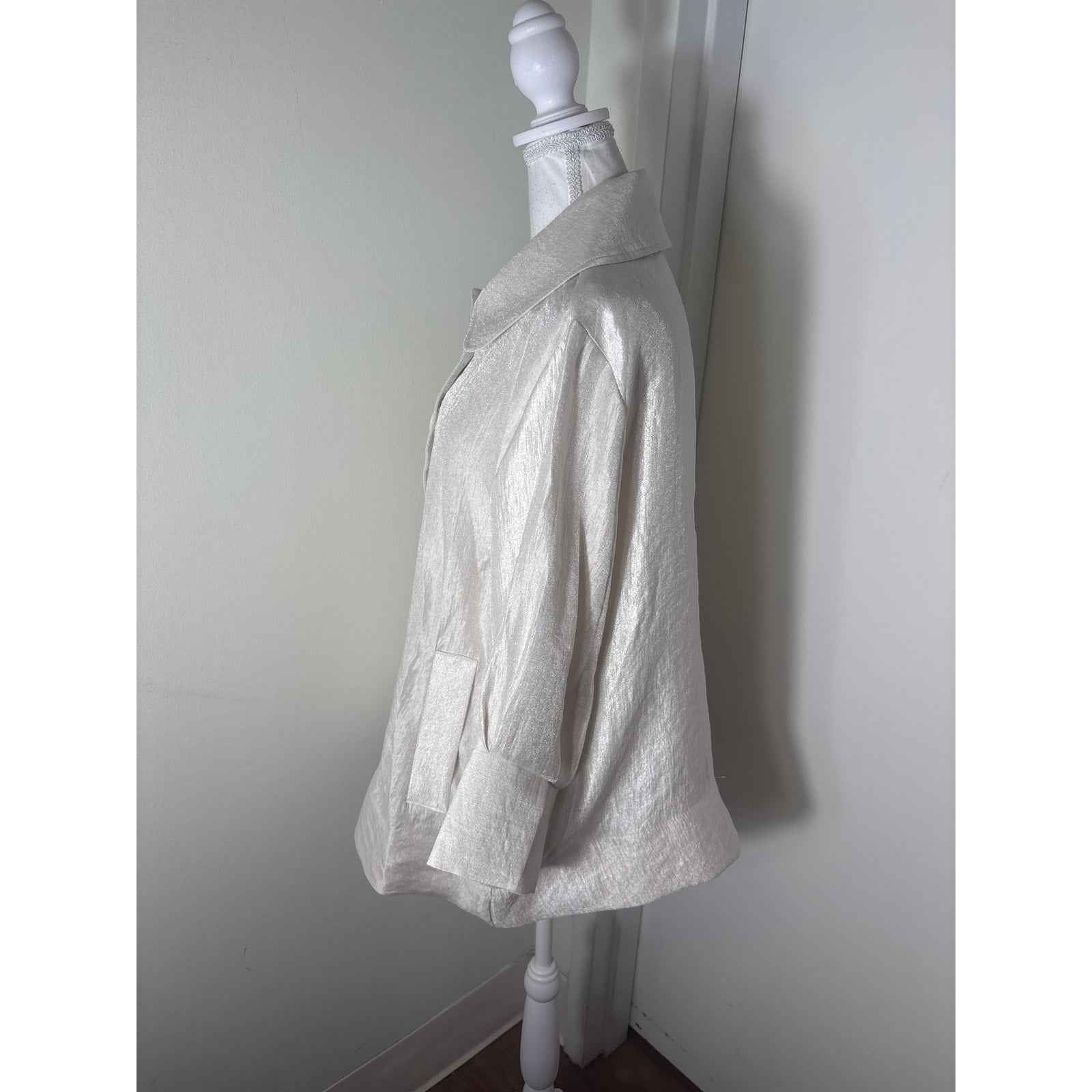 NWT Damee Pearl White Lightweight Jacket Sz L