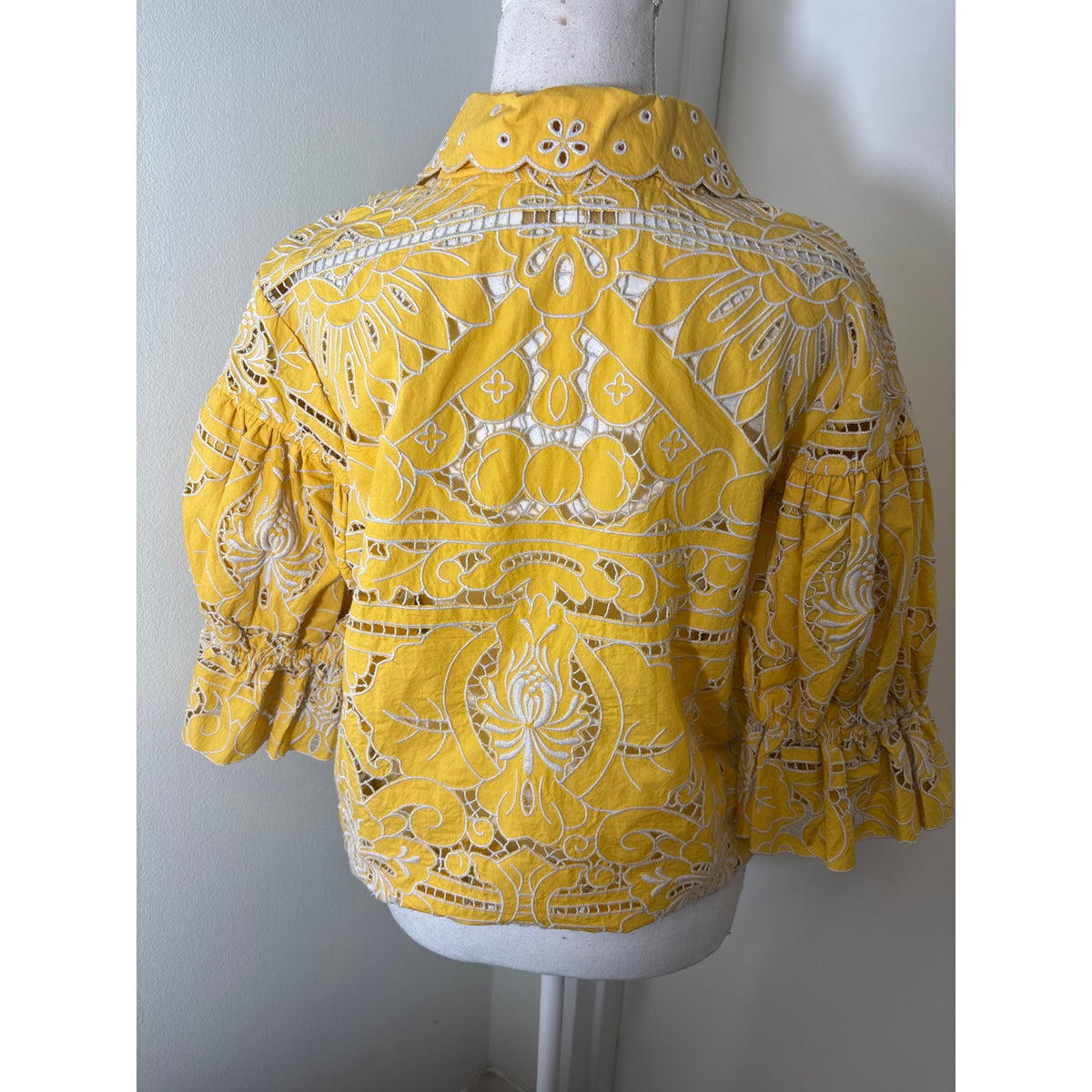 Love the Label Yellow Embroidered Puff Sleeve Top Sz M