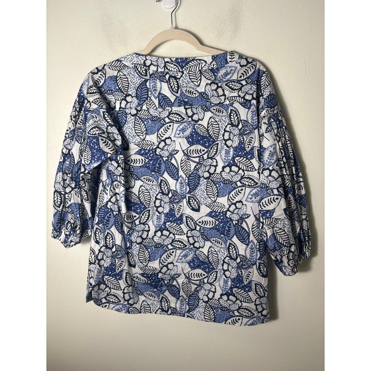 Buru Blue Leaf Gold Button Sleeve Top Sz S