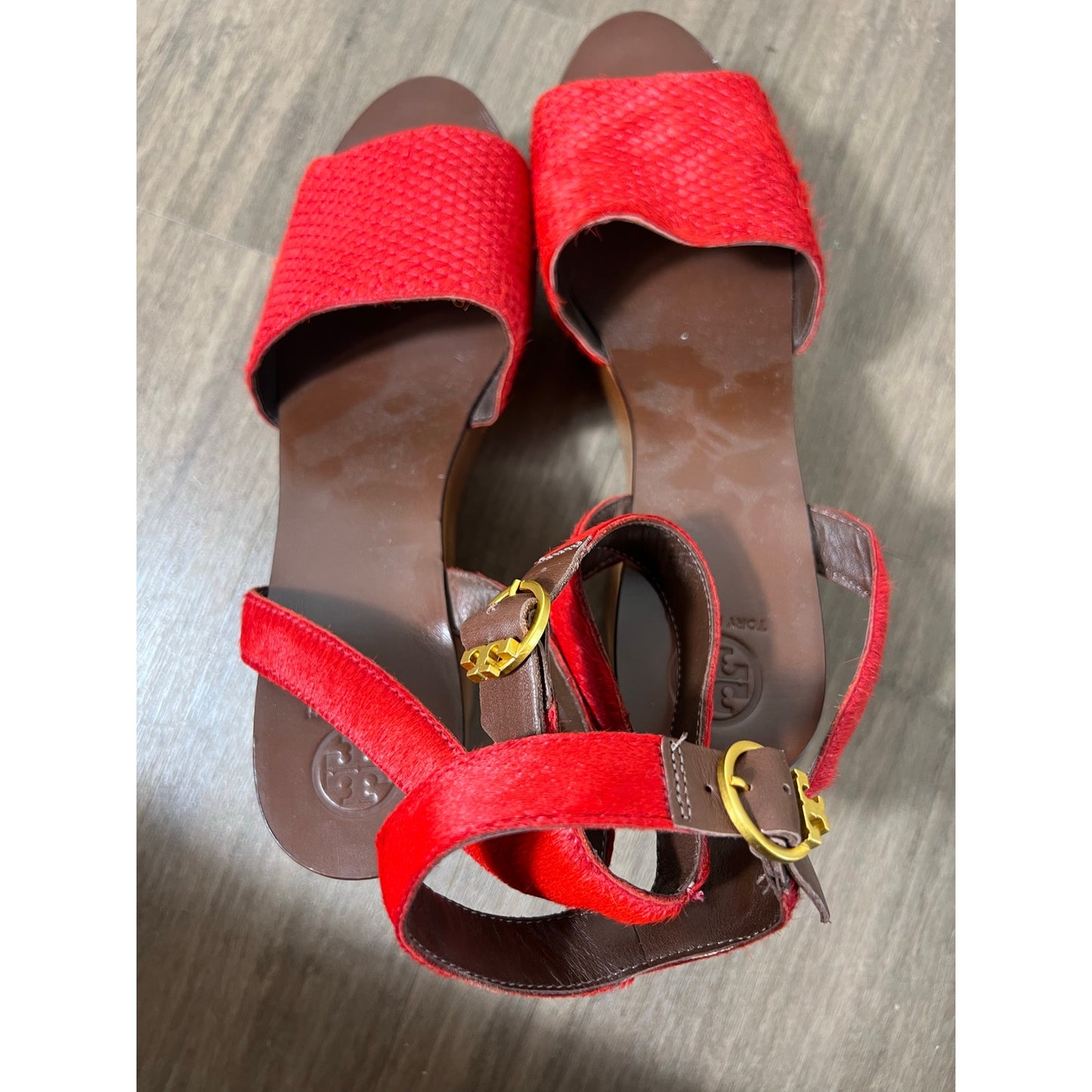 Tory Burch Red Dyed Calf Fur Sandal With Wooden Stacked Wedge Sz 10