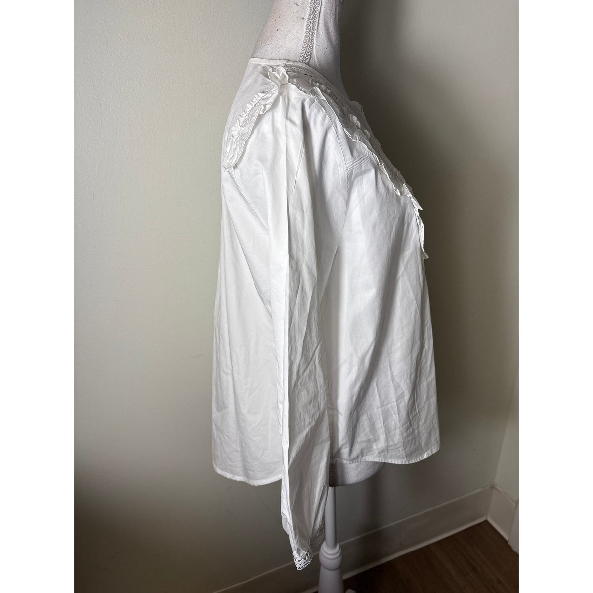 The Shirt White Ruffle and Lace Inset Button Up Long Sleeve Shirt Sz S