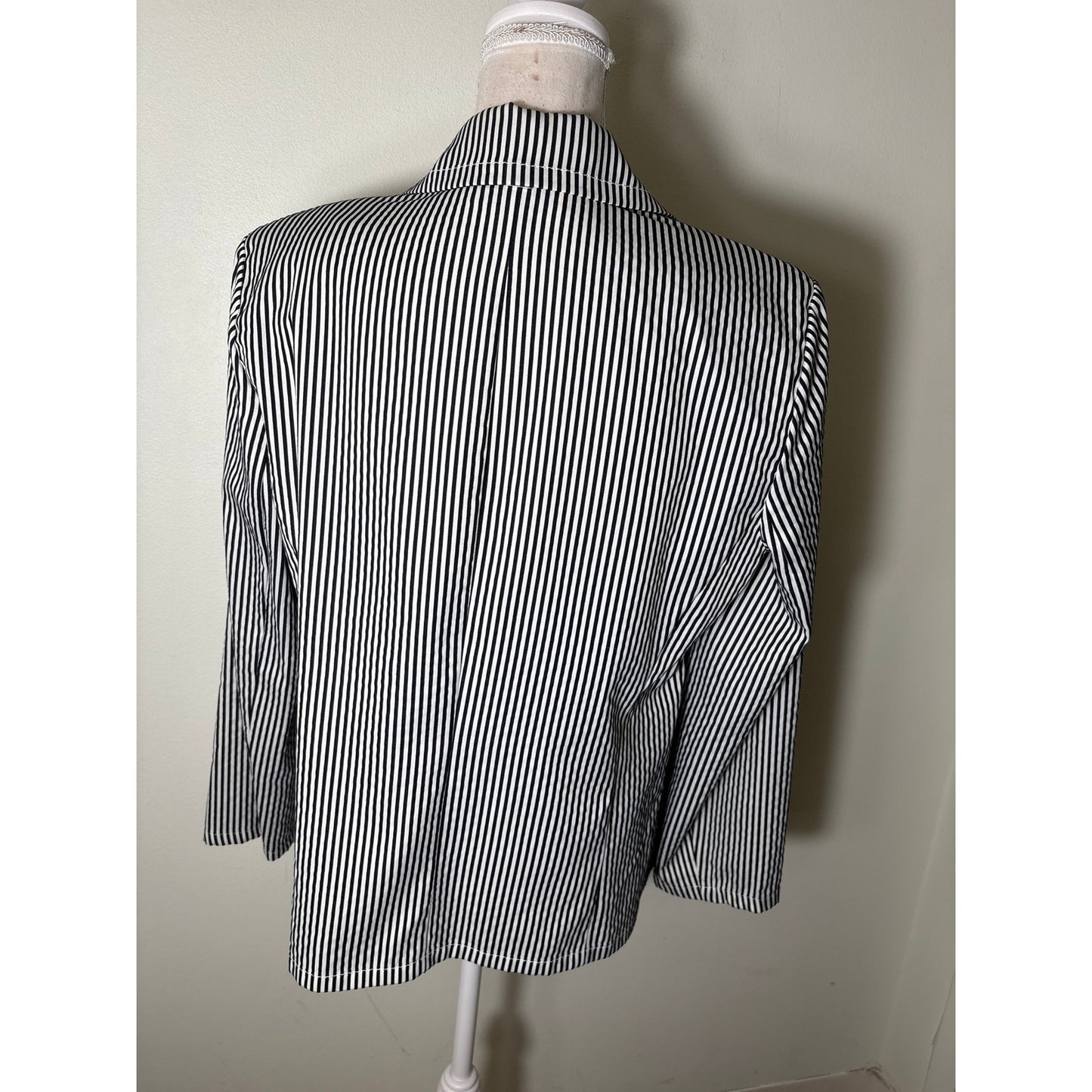 St. John Black and White Stripe Long Sleeve Blazer Sz 14