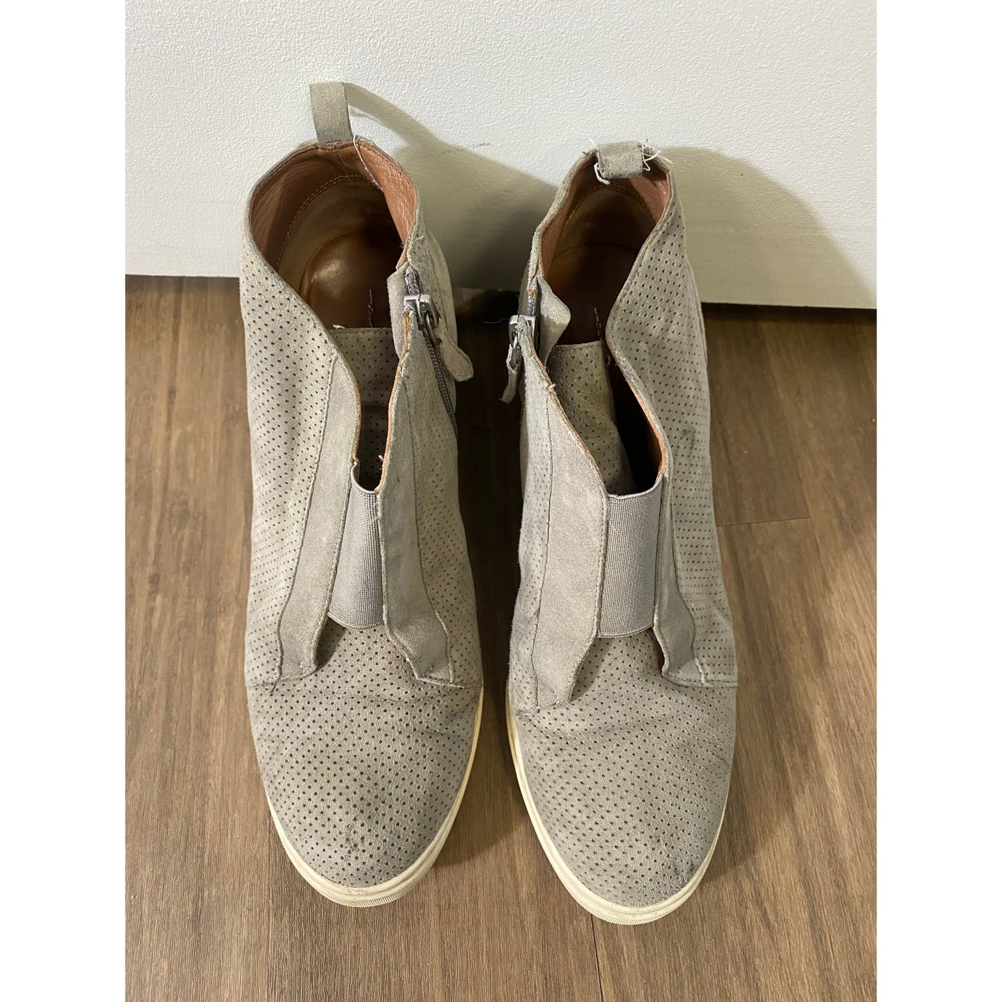 L. Paolo Gray Wedge Suede Bootie Sz 9.5