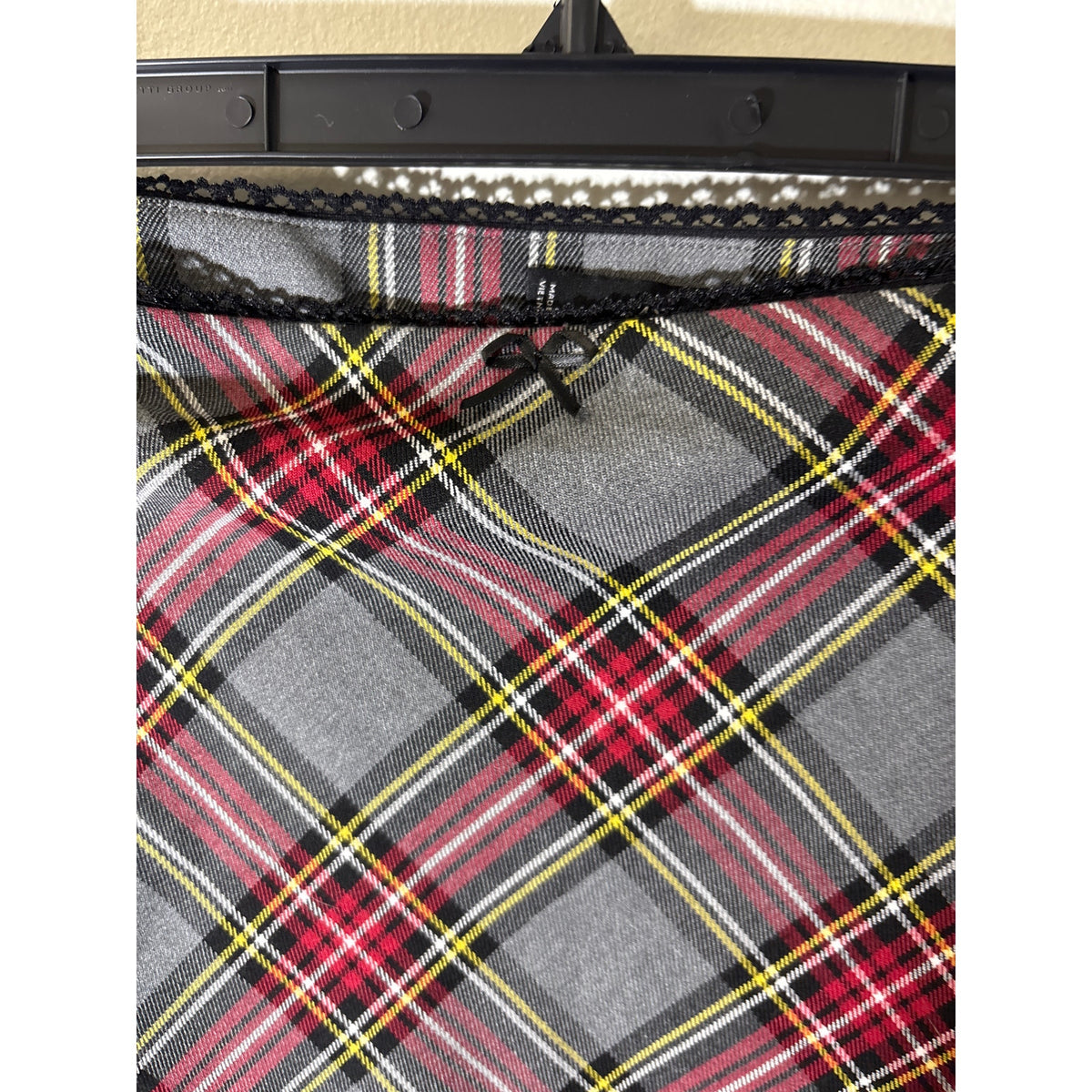 MNG (Mango) Gray and Red Plaid Knee Length Skirt Sz 6