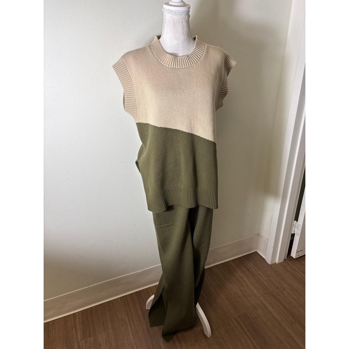 ARCAA Tan and Dark Green Colorblock Sleeveless Knit Sweater and Pants Set Sz XS
