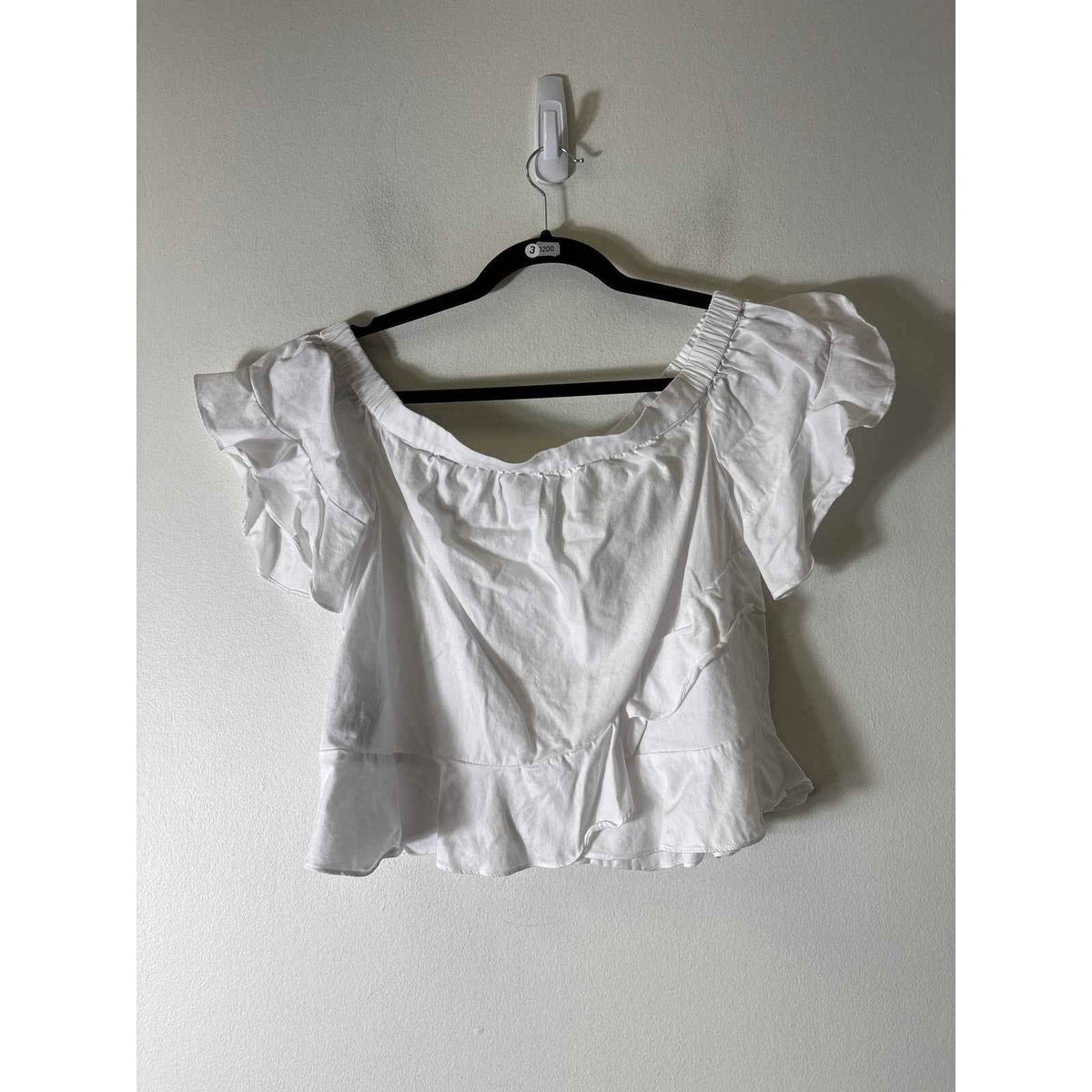 BCBG White Off The Shoulder Flutter Sleeve Ruffle Top Sz M