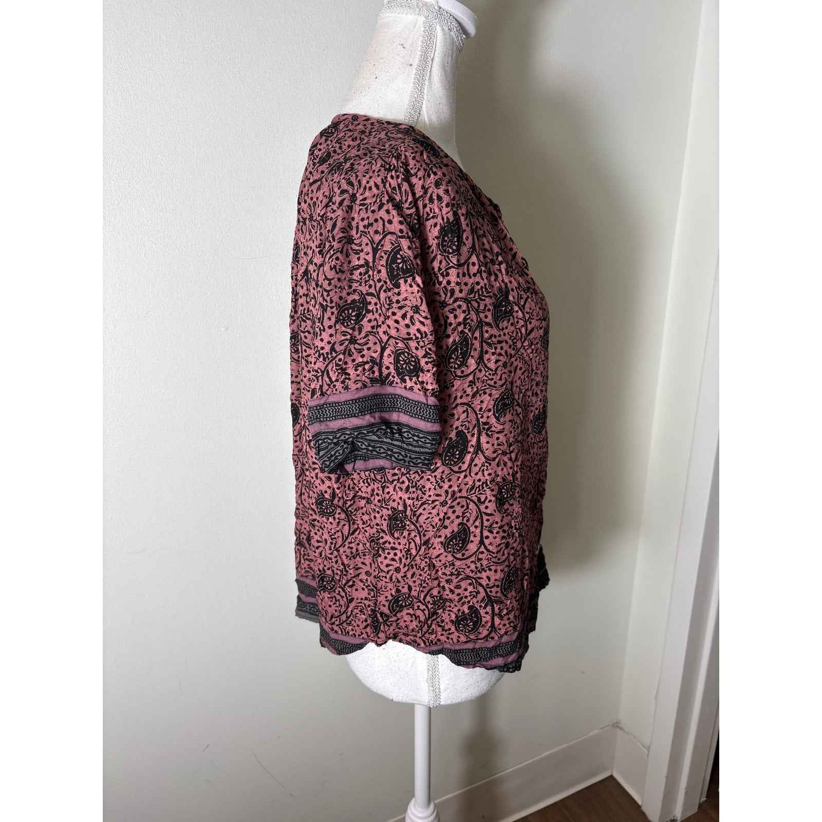 Natalie Martin Black and Pink Paisley Button Up Top sz XS